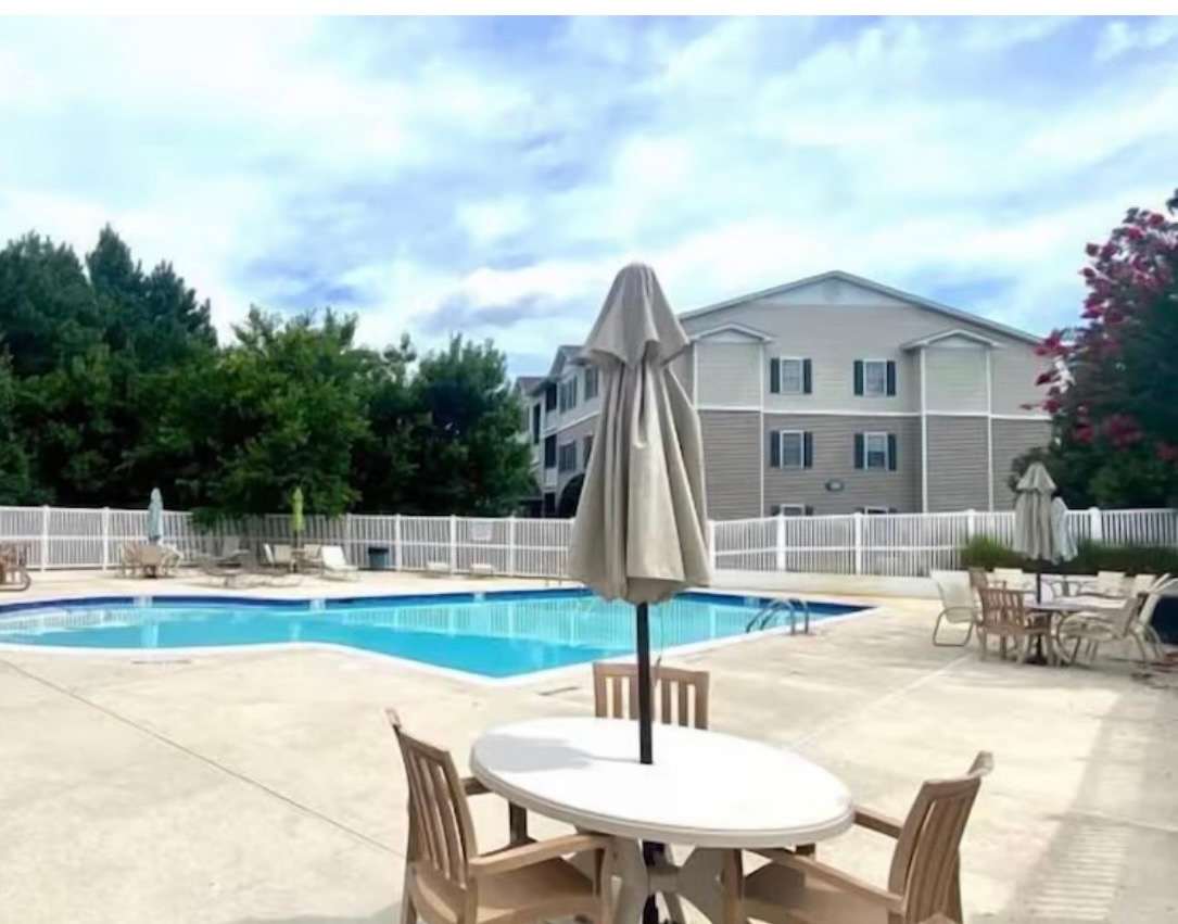 Creekwood condo with onsite pool & patio near shopping & dining