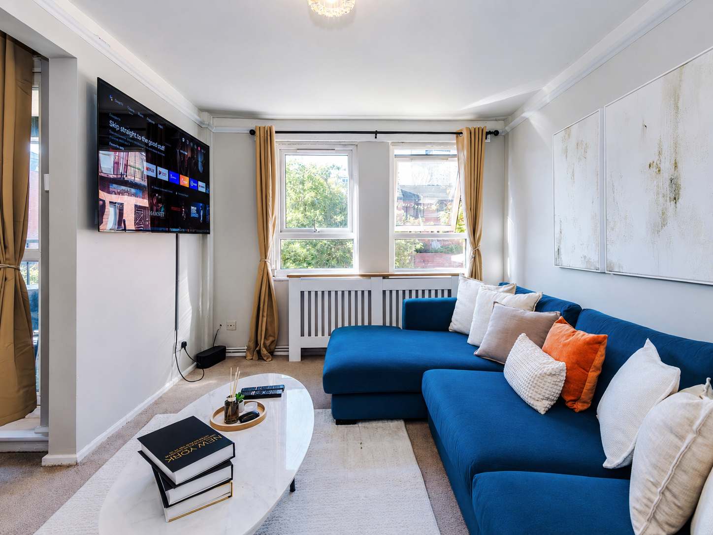 3 Bedroom |City Centre | Modern  with Balcony — Hostahome managed short-let