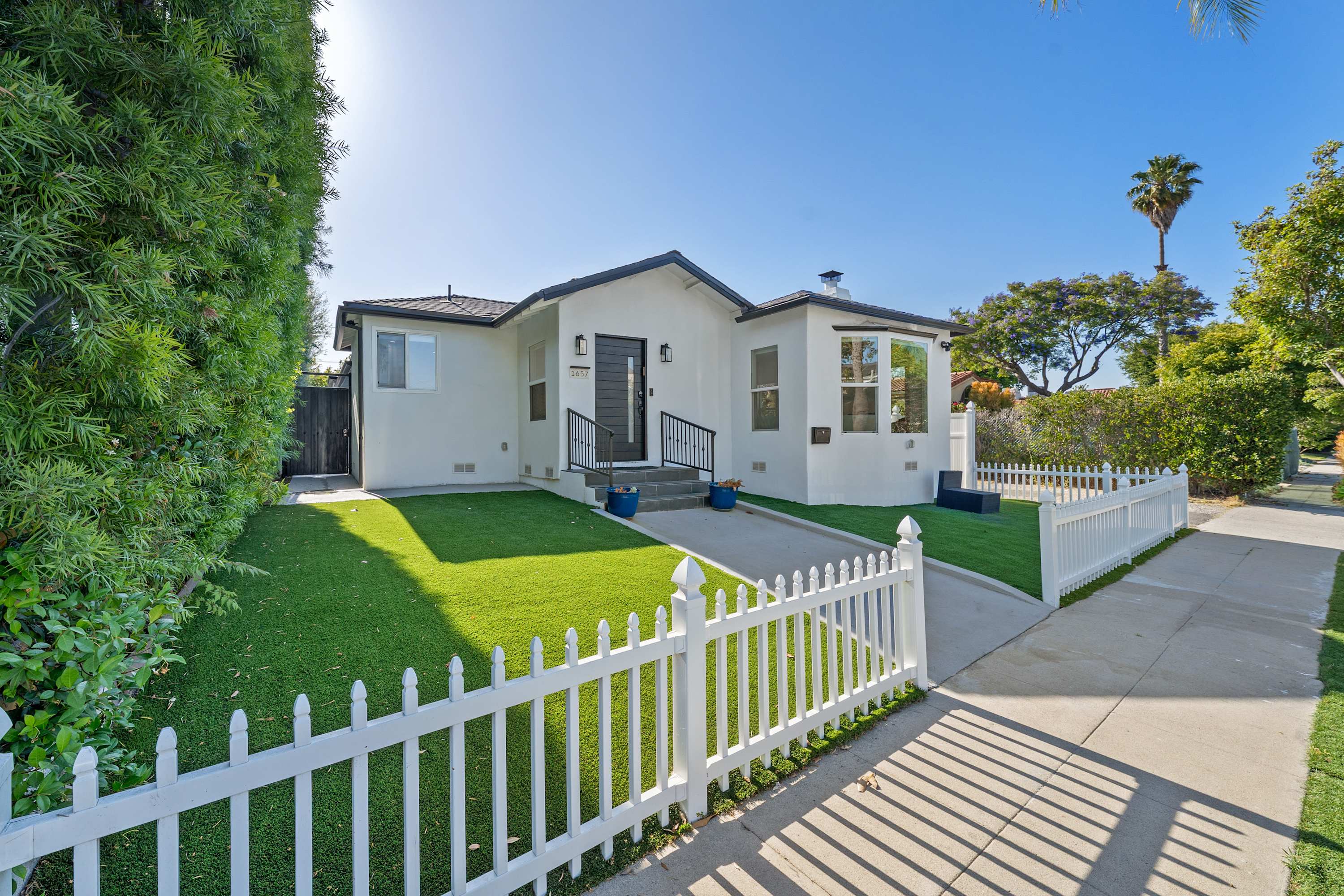 Four Bedroom Westside LA Villa with Backyard