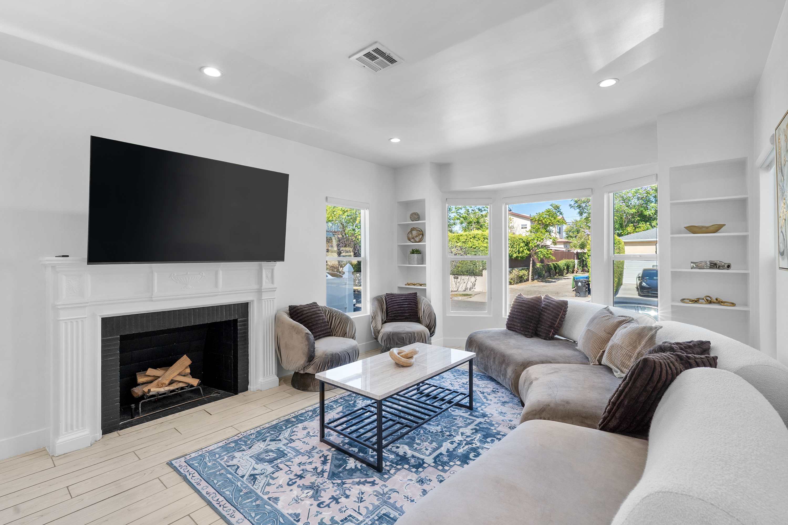 Four Bedroom Westside LA Villa with Backyard