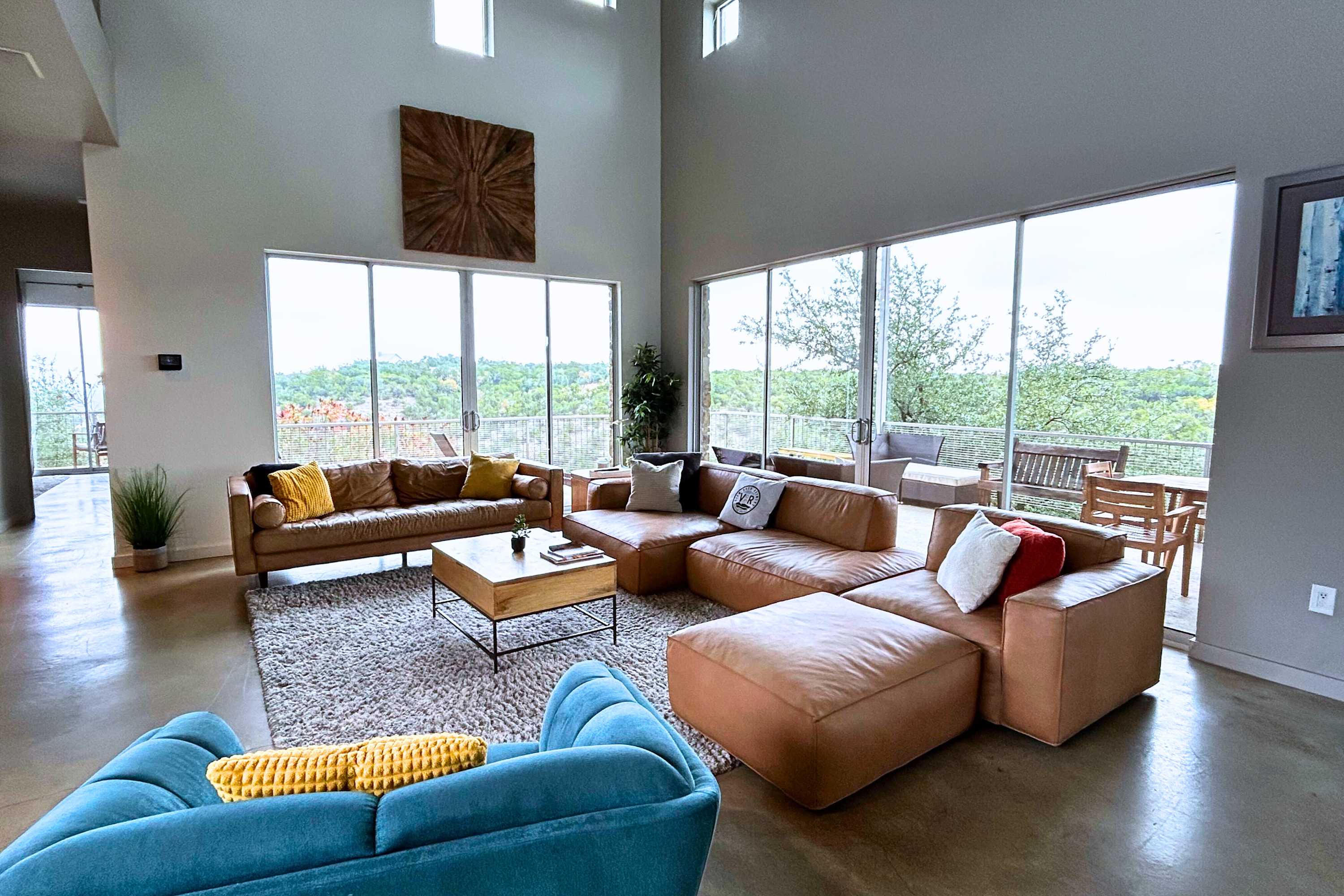 Luxury Hilltop Retreat w Scenic Views