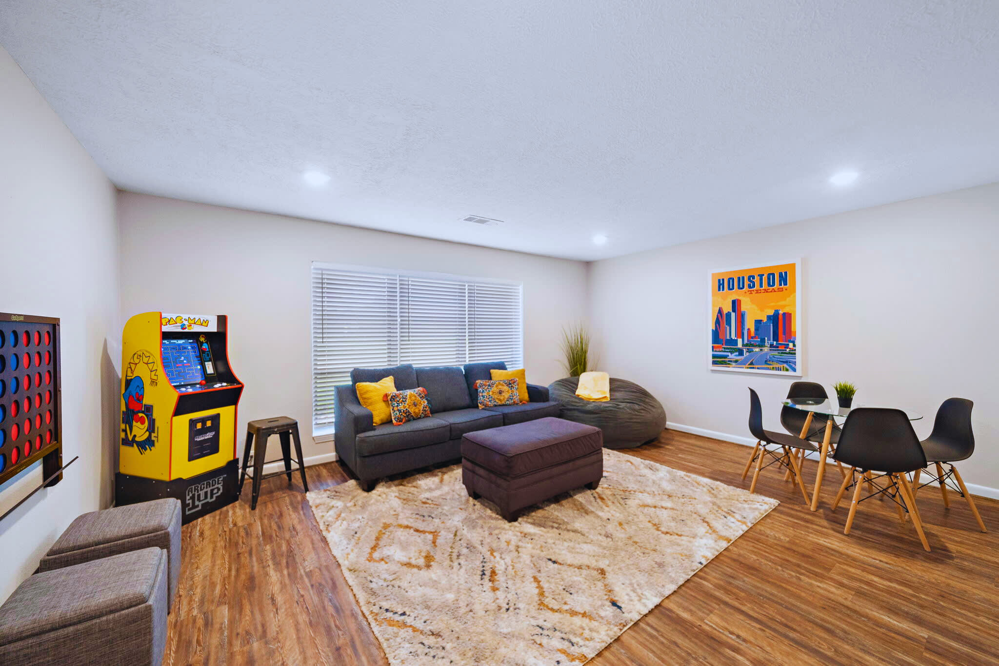 Poolside Paradise: Arcade & Firepit Fun
