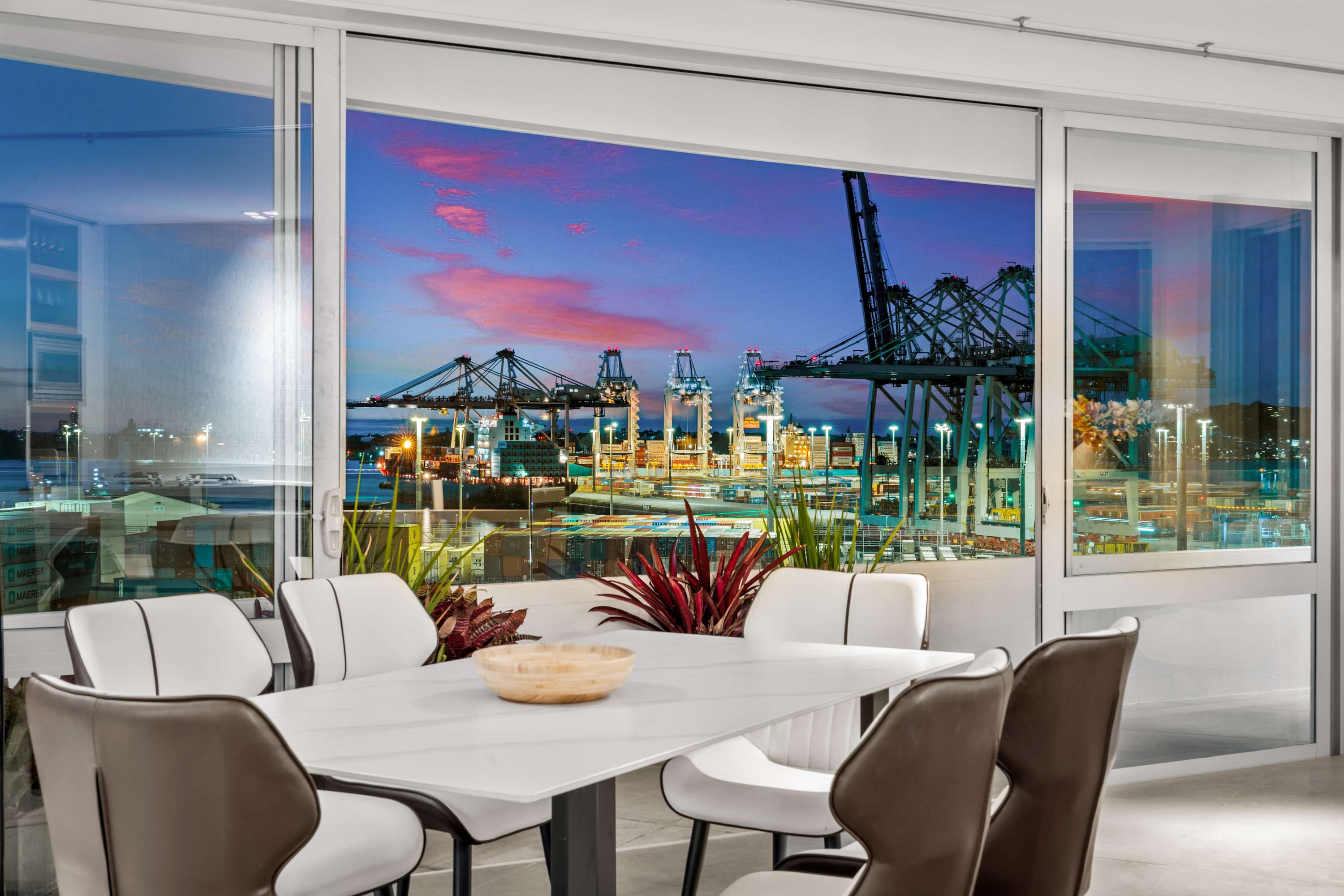 3BR Penthouse CBD Harbour Views Zodiak Stays | Photo 3
