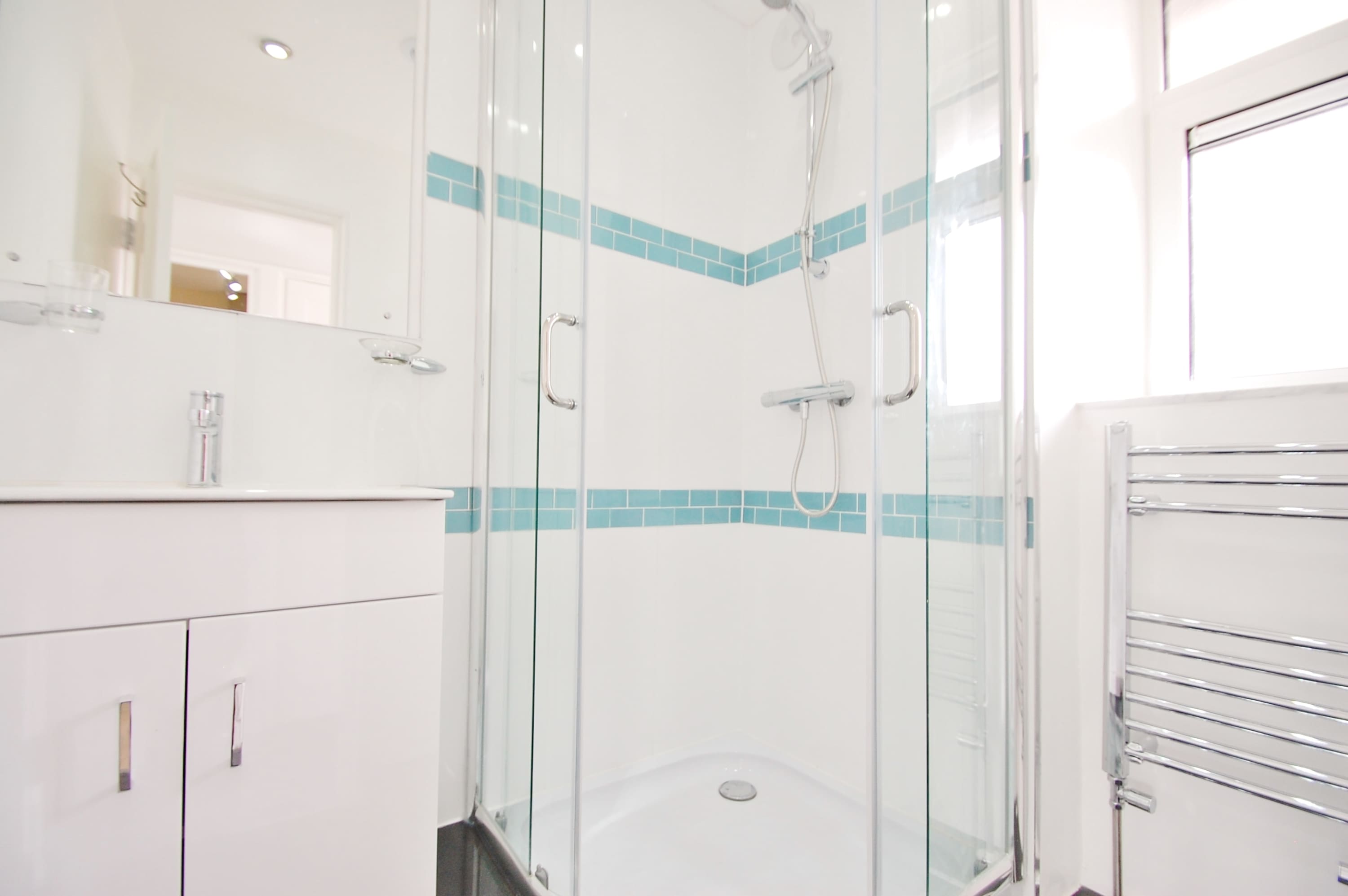 2bed 1.5bath Peckham Rye Pad with park & parking