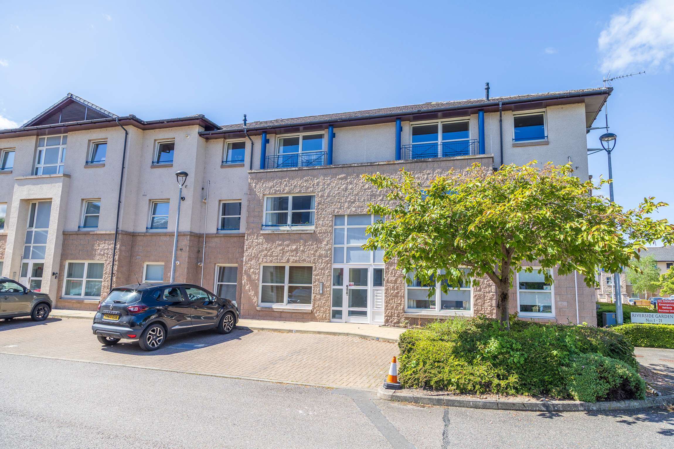 View Stylish 2-BR Apt | Parking & Wi-Fi | Sleeps 4 in 5 Riverside Gardens IV3 5TB Stylish 2-BR Apt | Parking & Wi-Fi | Sleeps 4 in 5 Riverside Gardens IV3 5TB - Property image 4 - VivreStays