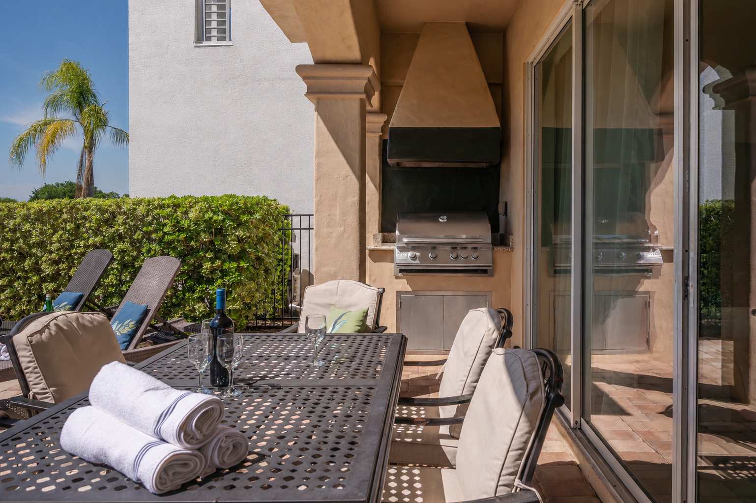 Group retreat w/ game room, pool & gym