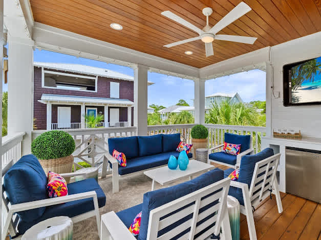 Second floor deck perfect for watching the sunset!