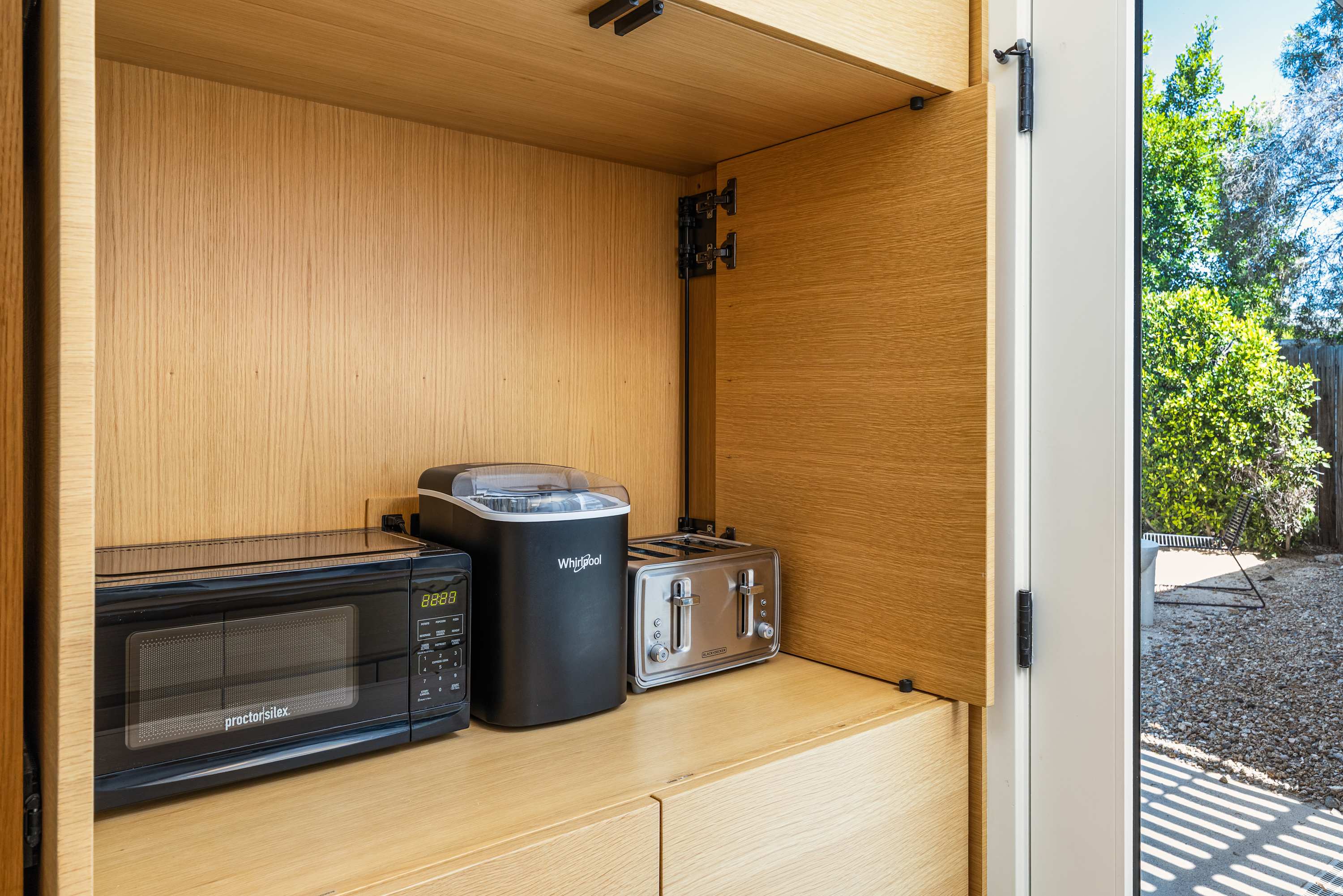 Kitchen Appliances | Meiselman in Palm Springs, California by Luxus Vacation Properties