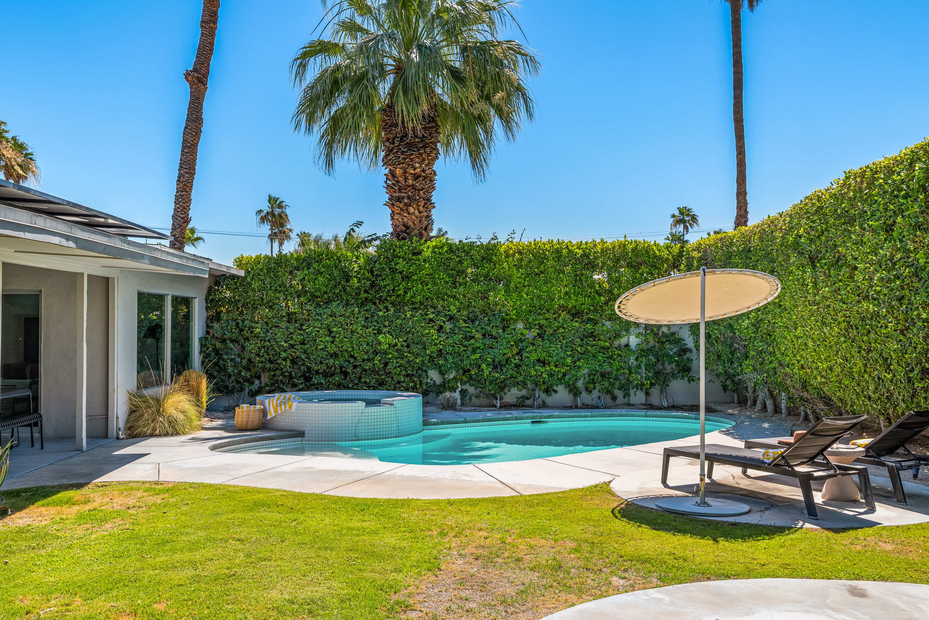 Backyard | Meiselman in Palm Springs, California by Luxus Vacation Properties