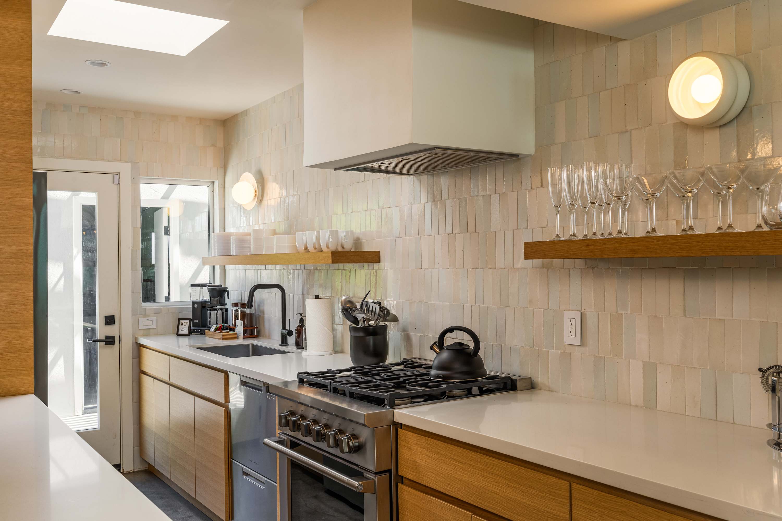 Kitchen | Meiselman in Palm Springs, California by Luxus Vacation Properties
