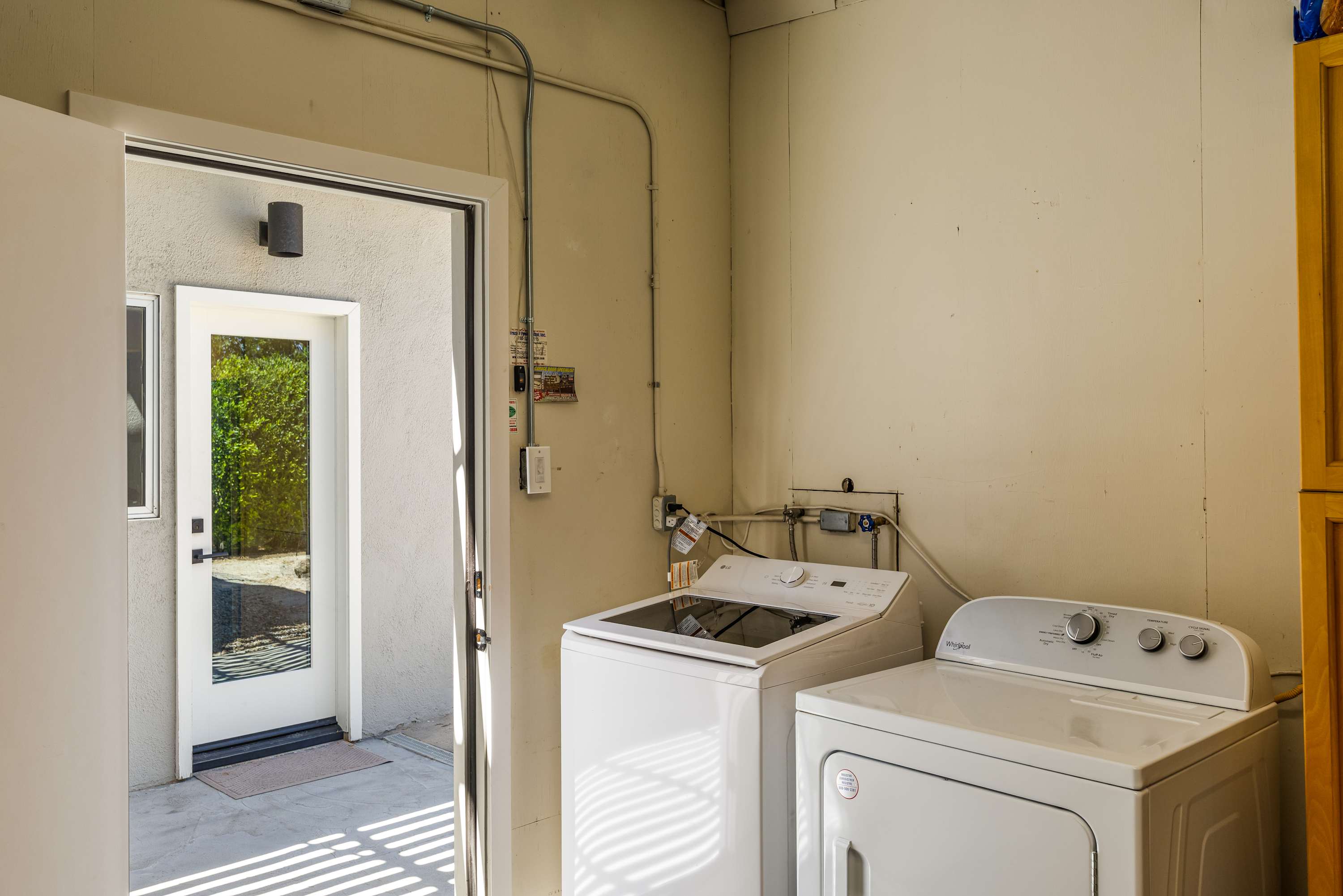 Washer & Dryer | Meiselman in Palm Springs, California by Luxus Vacation Properties