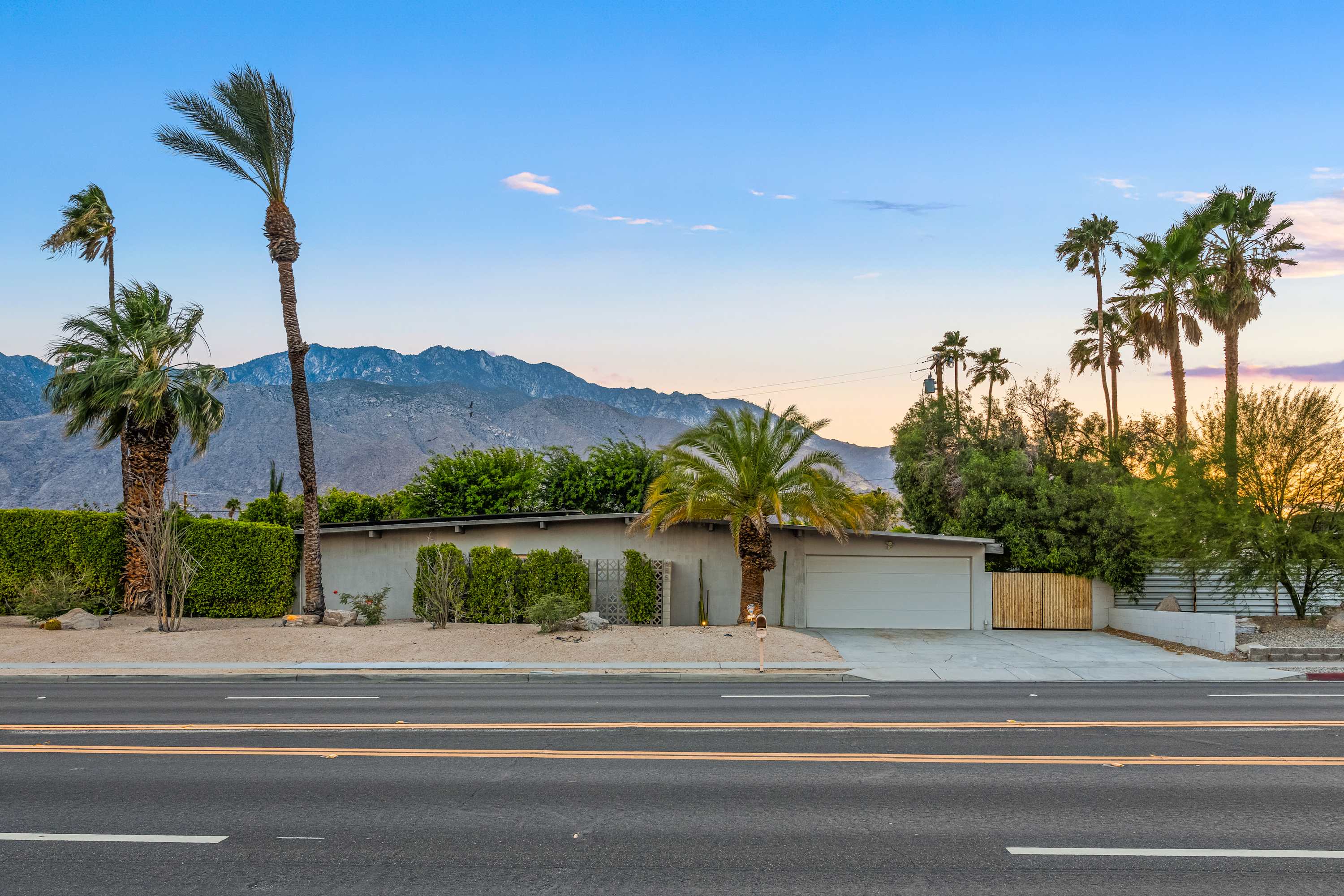 Meiselman in Palm Springs, California by Luxus Vacation Properties