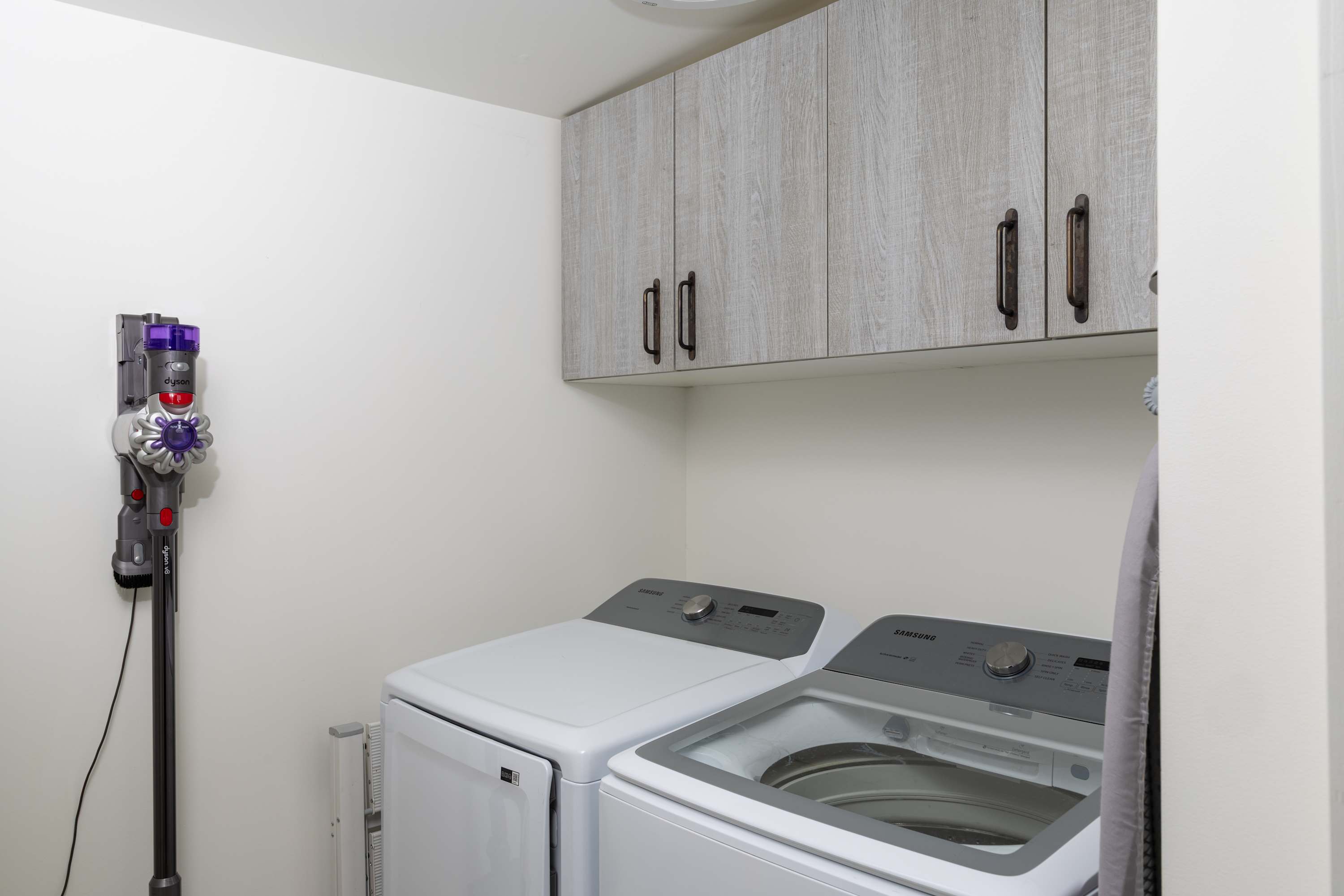 Laundry Room | San Simian in Palm Springs, California by Luxus Vacation Properties