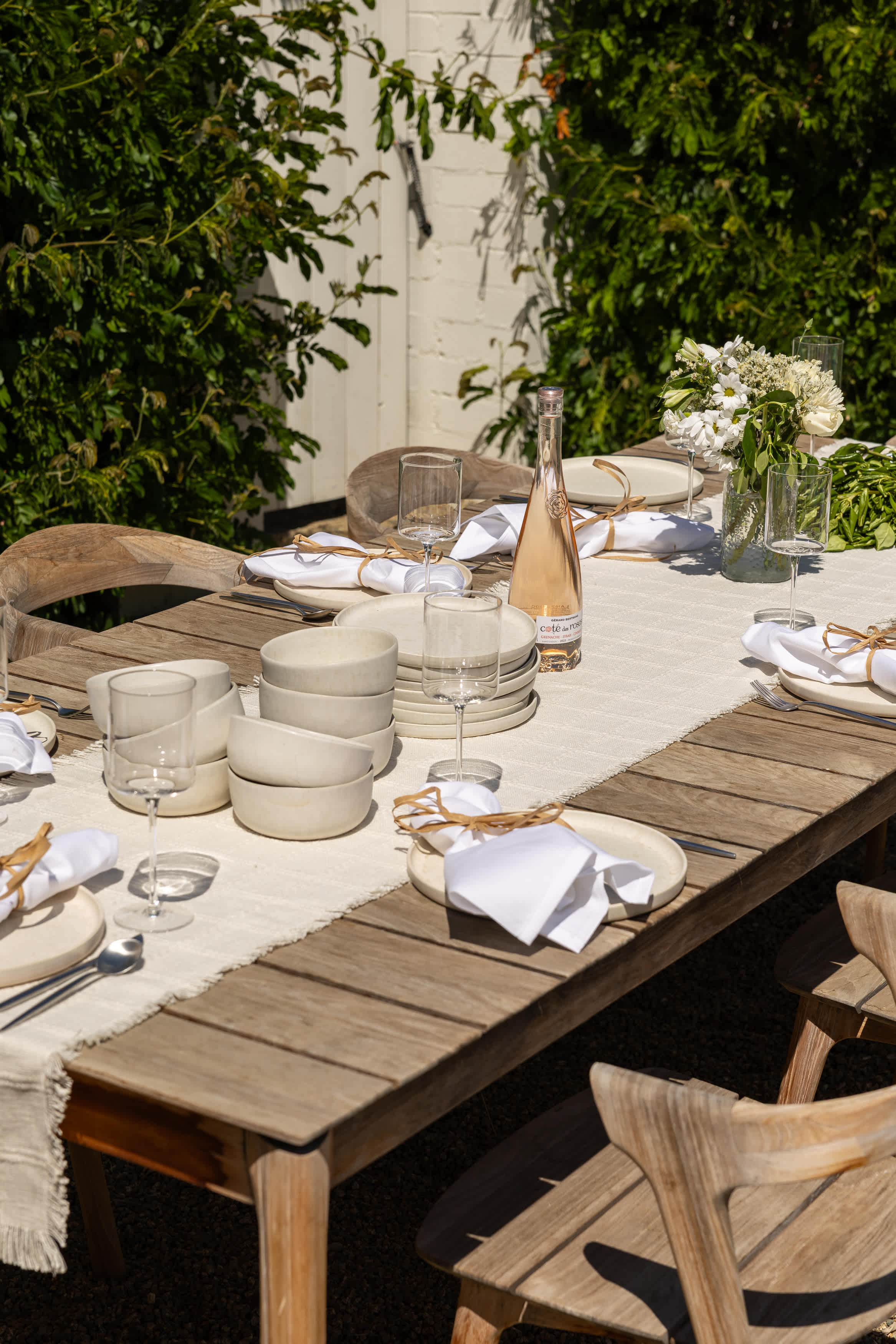 Backyard Dining | San Simian in Palm Springs, California by Luxus Vacation Properties