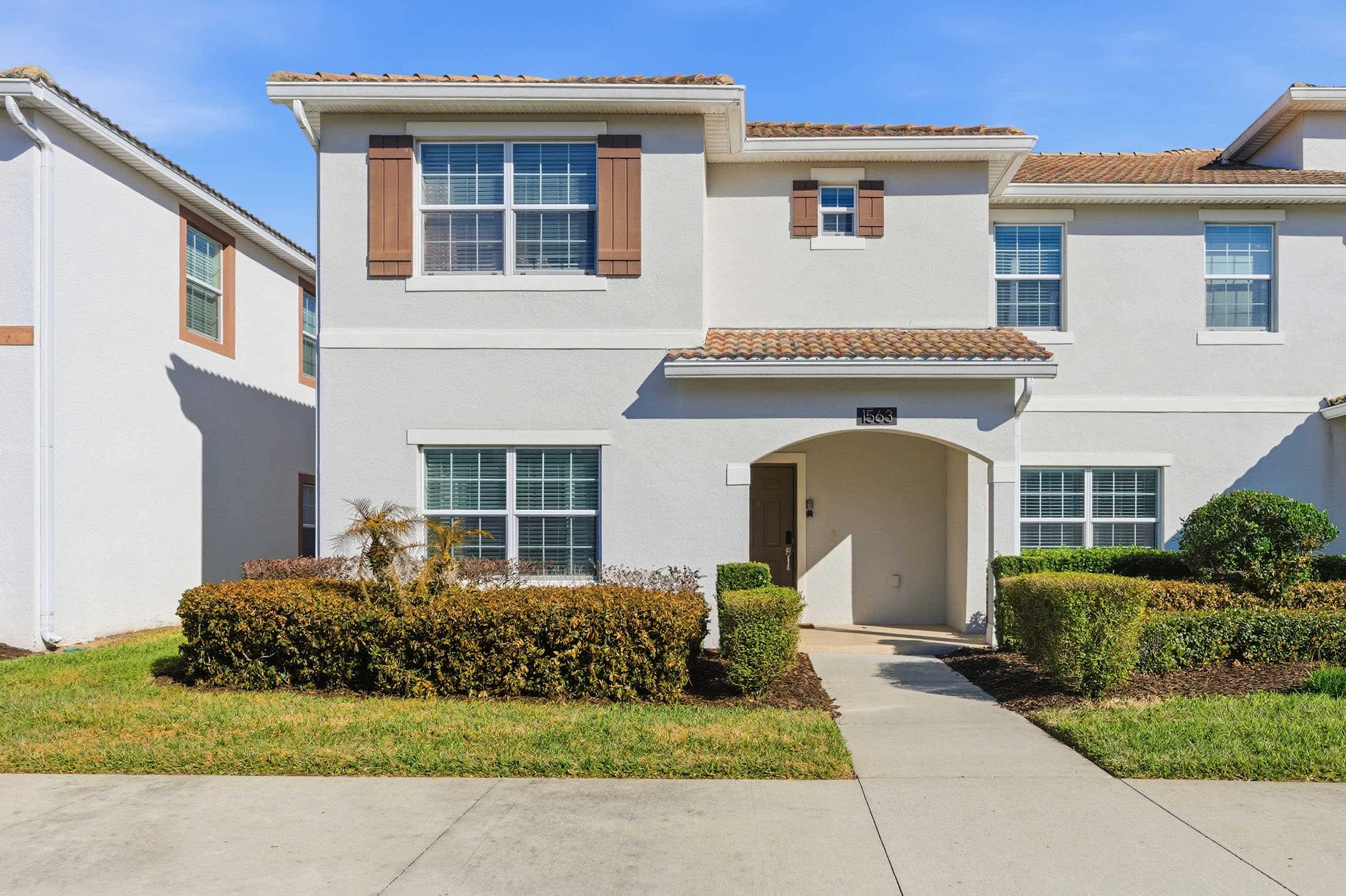 Spacious Pool Home Near Disney w/ Resort Access