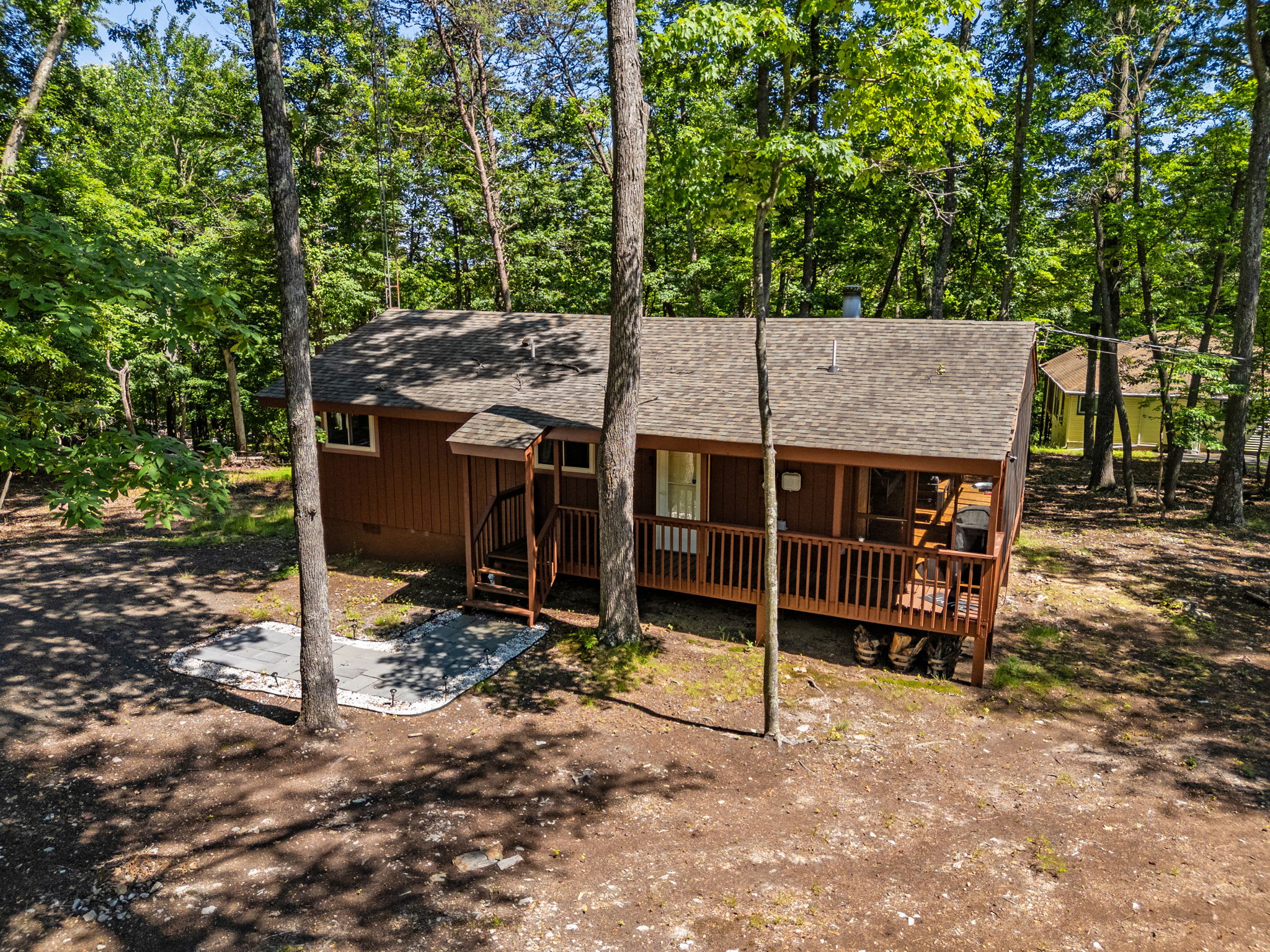 Cozy Cottage w Enclosed Porch, Fireplace & Grill