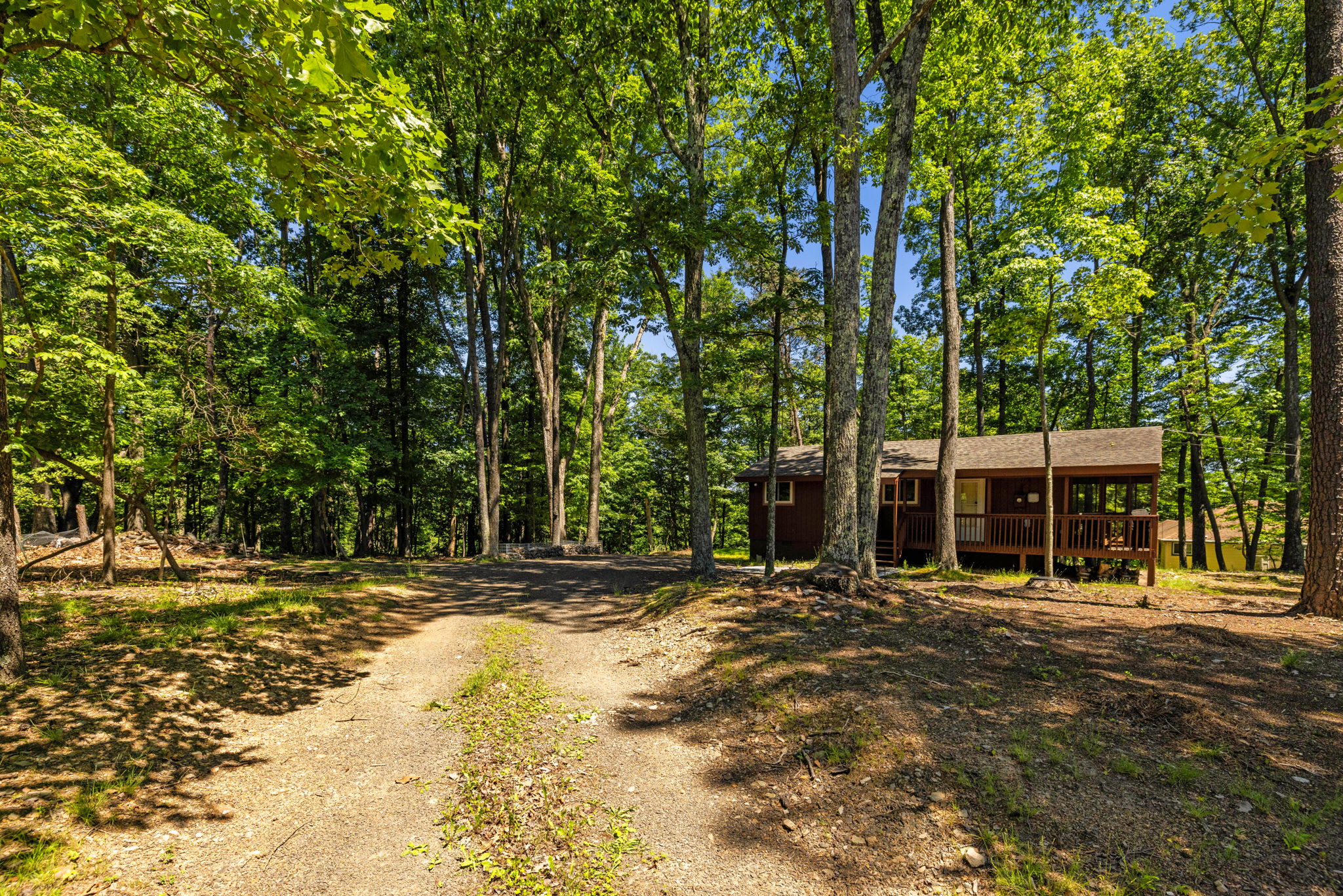 Cozy Cottage w Enclosed Porch, Fireplace & Grill