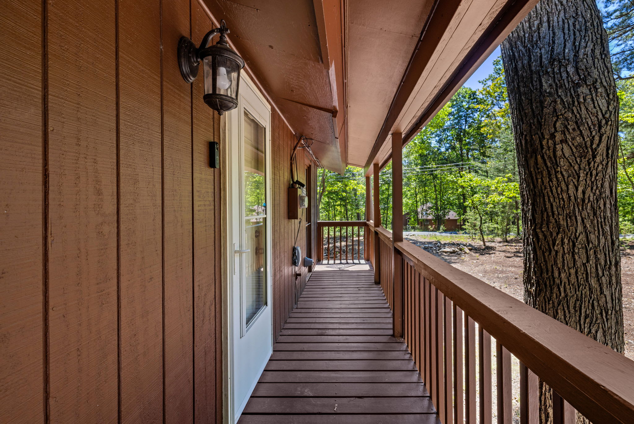 Cozy Cottage w Enclosed Porch, Fireplace & Grill