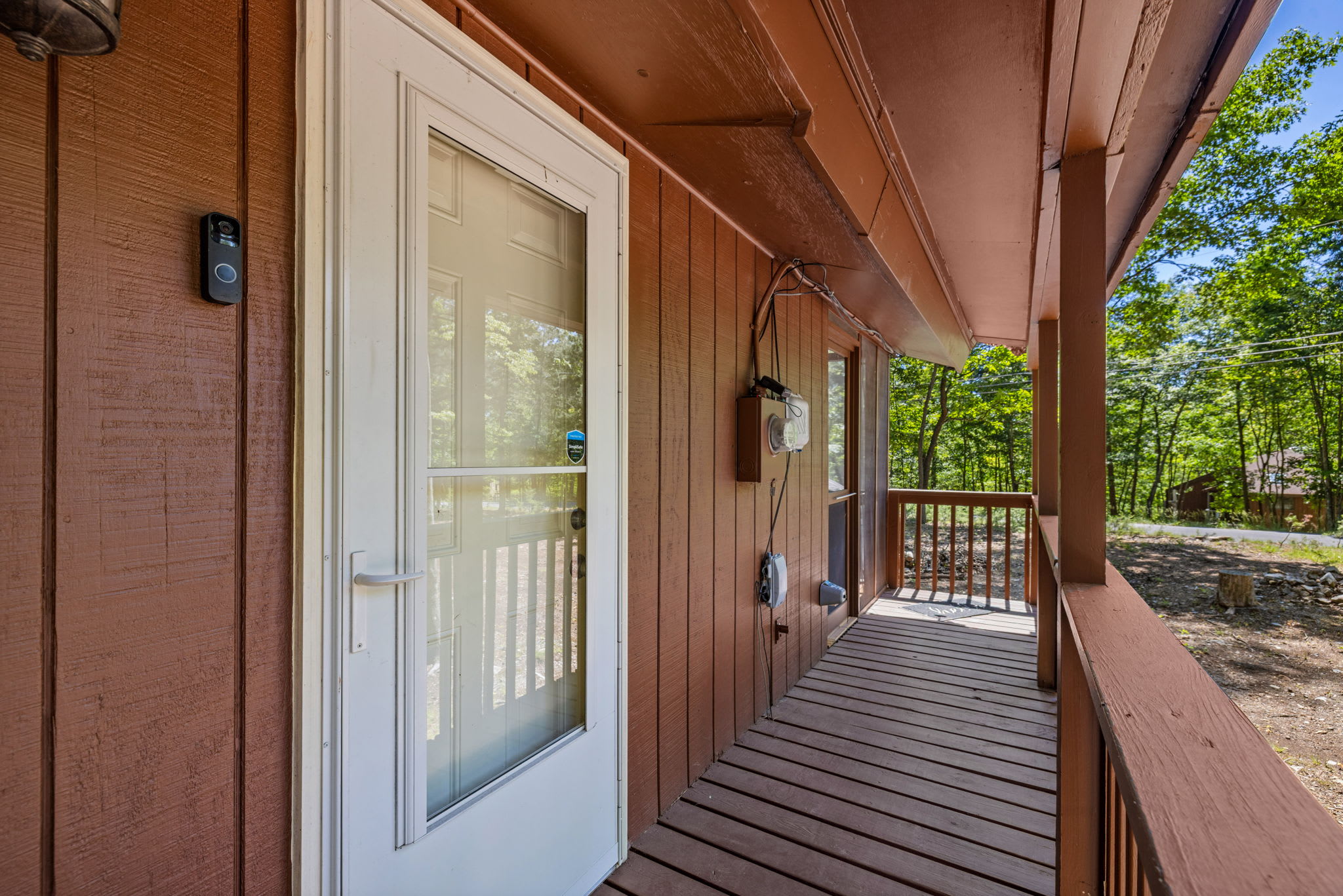 Cozy Cottage w Enclosed Porch, Fireplace & Grill