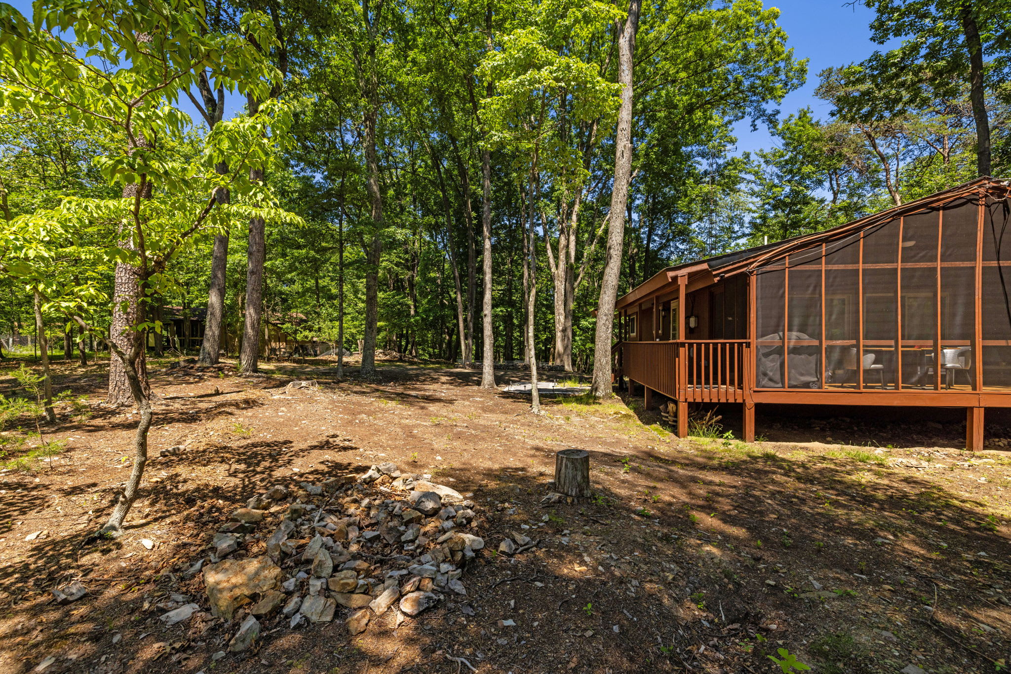 Cozy Cottage w Enclosed Porch, Fireplace & Grill