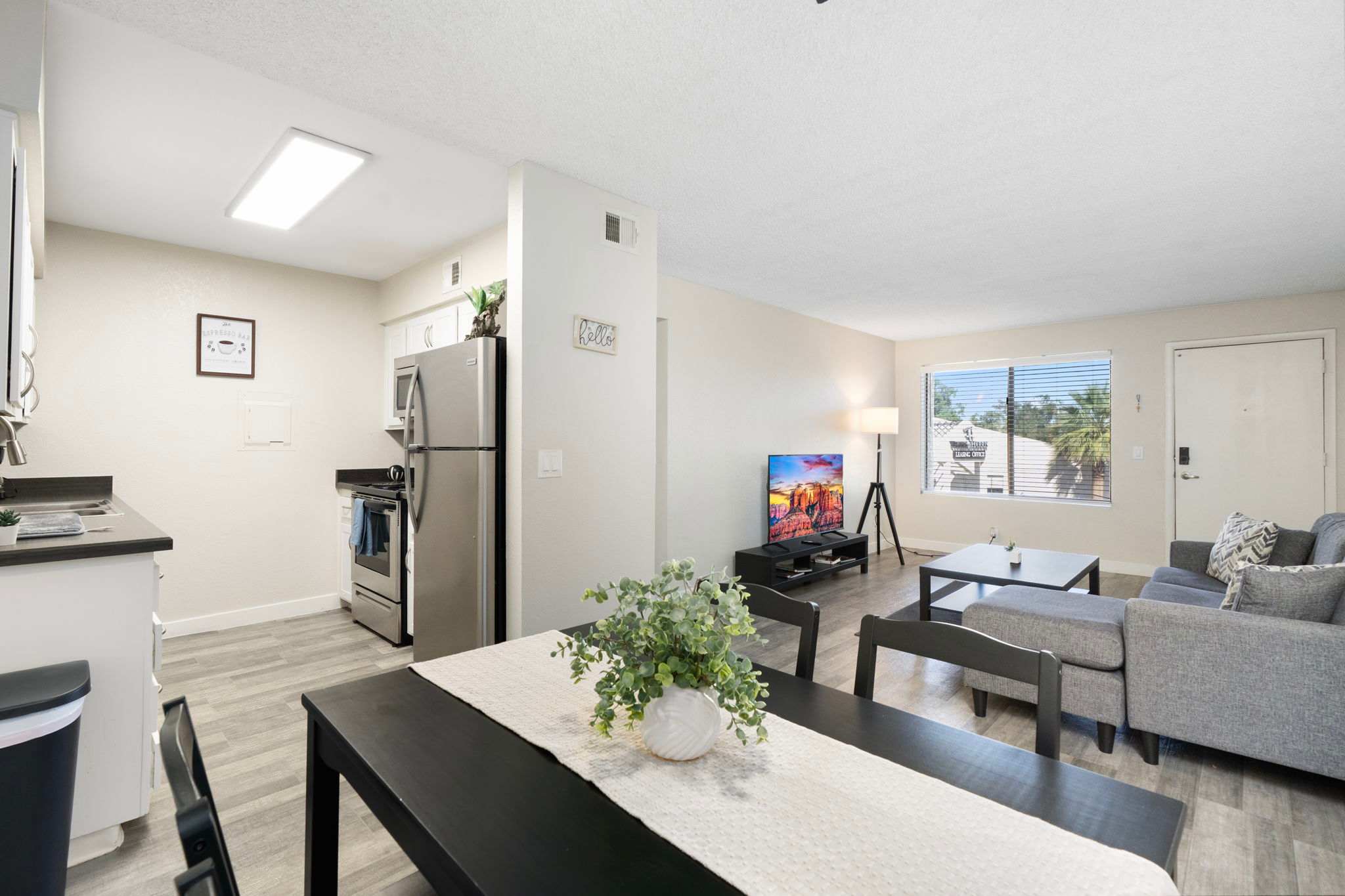 2BR Cozy Mesa Stay Near DT with Pools & Gym 6
