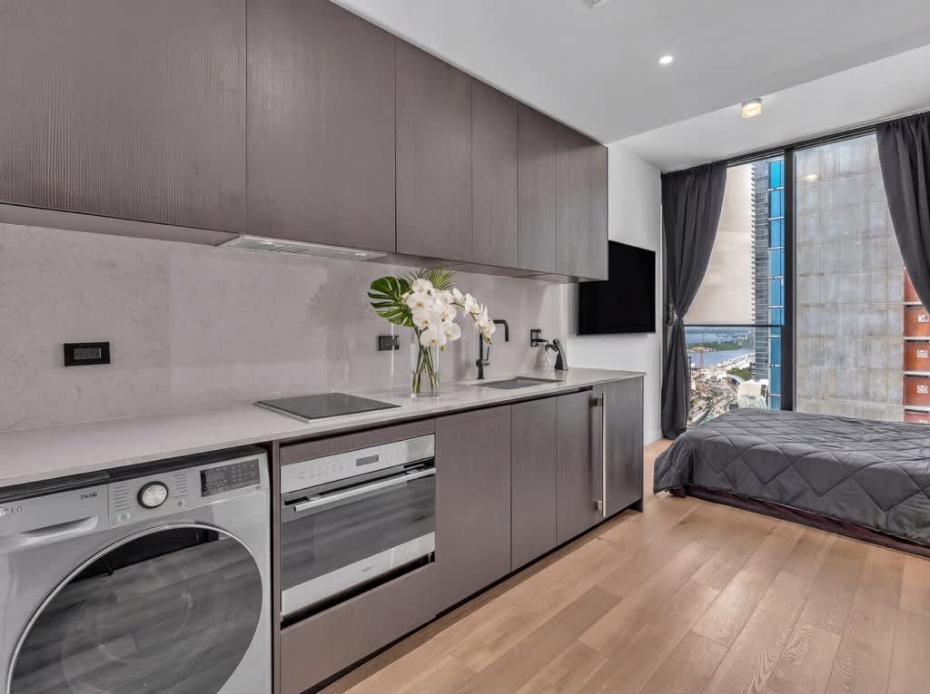 E11 Residences | Studio Rooftop Pool & Free Valet