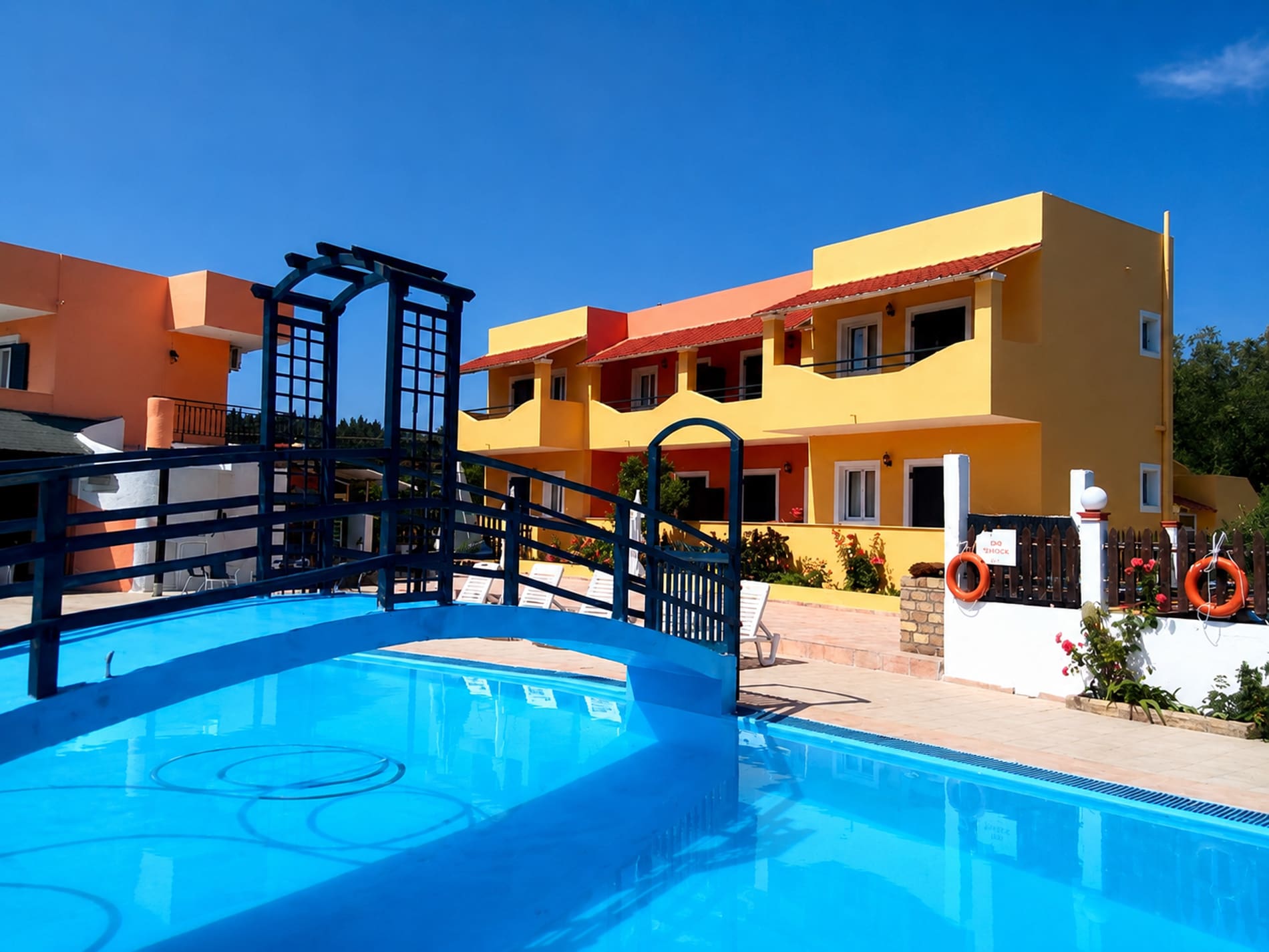 Nikos Villas - Garden & Pool View Gem in Kavos