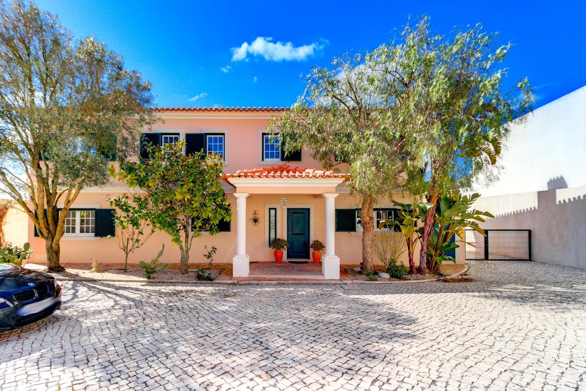 Luxury Coastal Villa with Heated Pool, Tennis Court & Ocean Views near