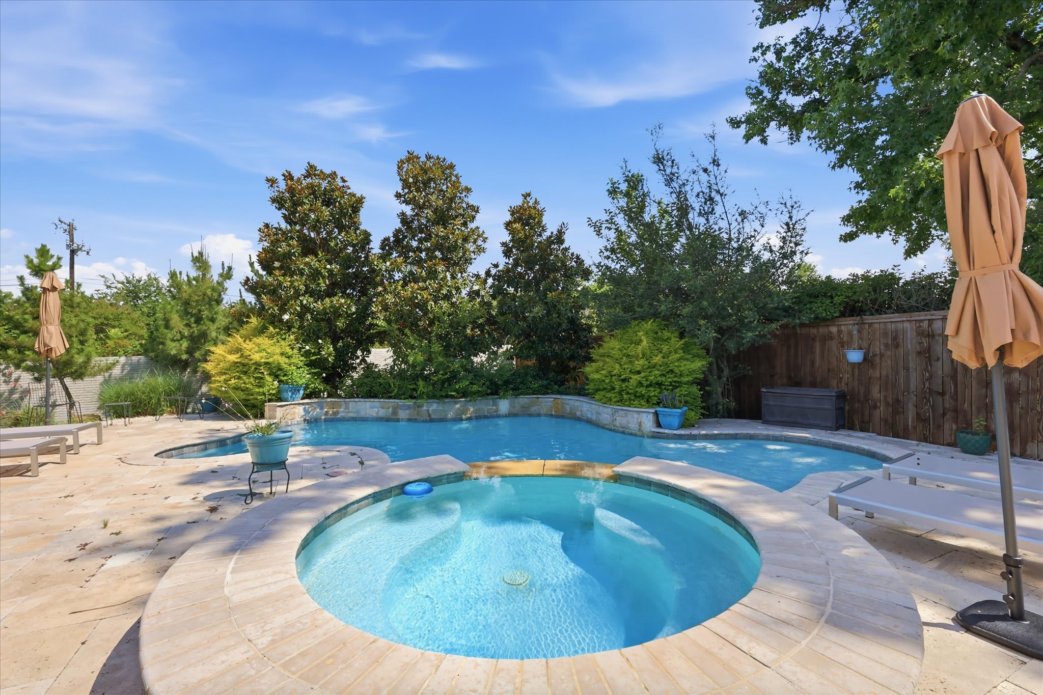 Luxury Dallas Retreat Pool & Putting Green - Dallas, TX