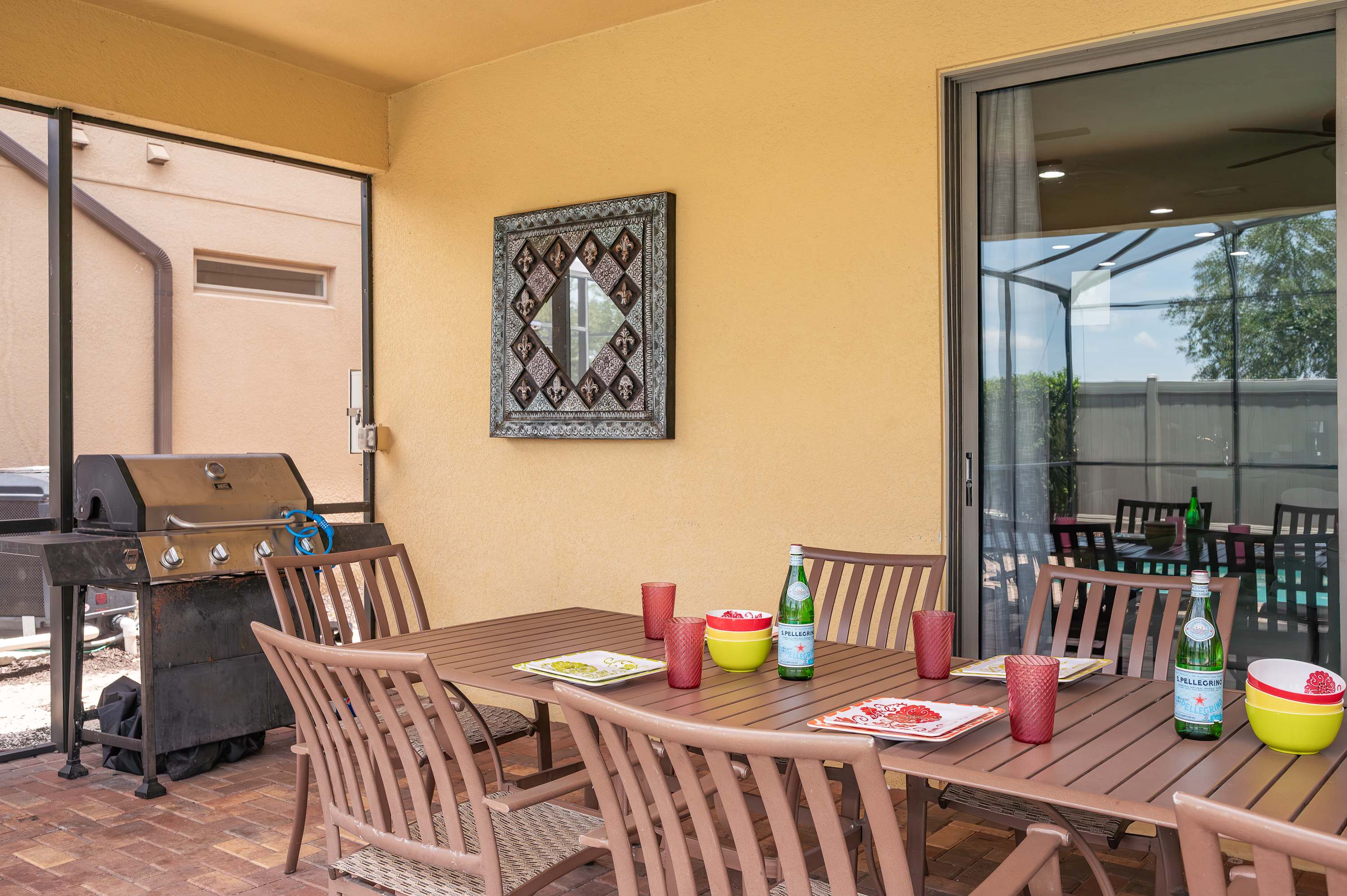 Family retreat near Disney & Universal w/ pool