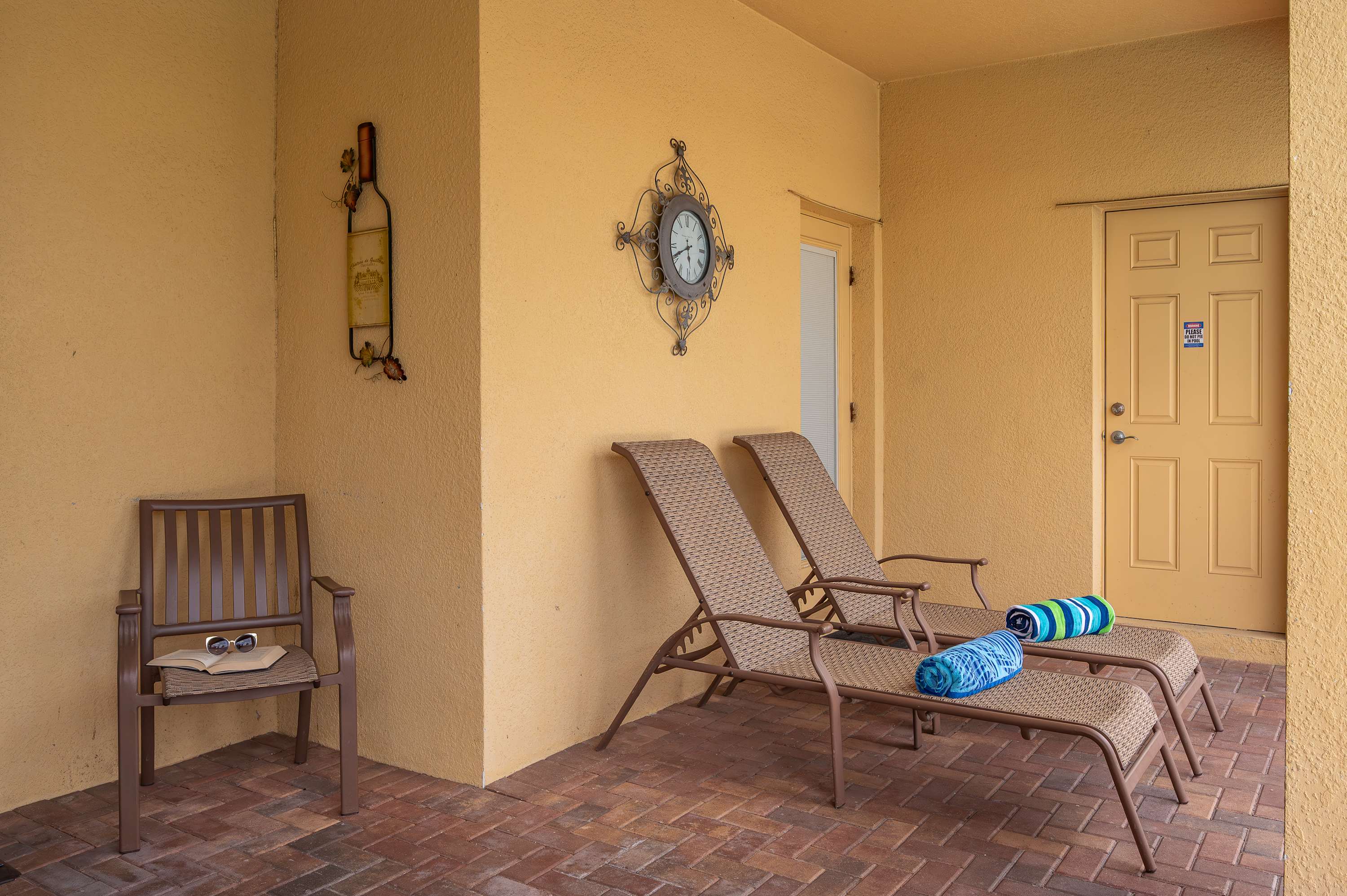 Family retreat near Disney & Universal w/ pool