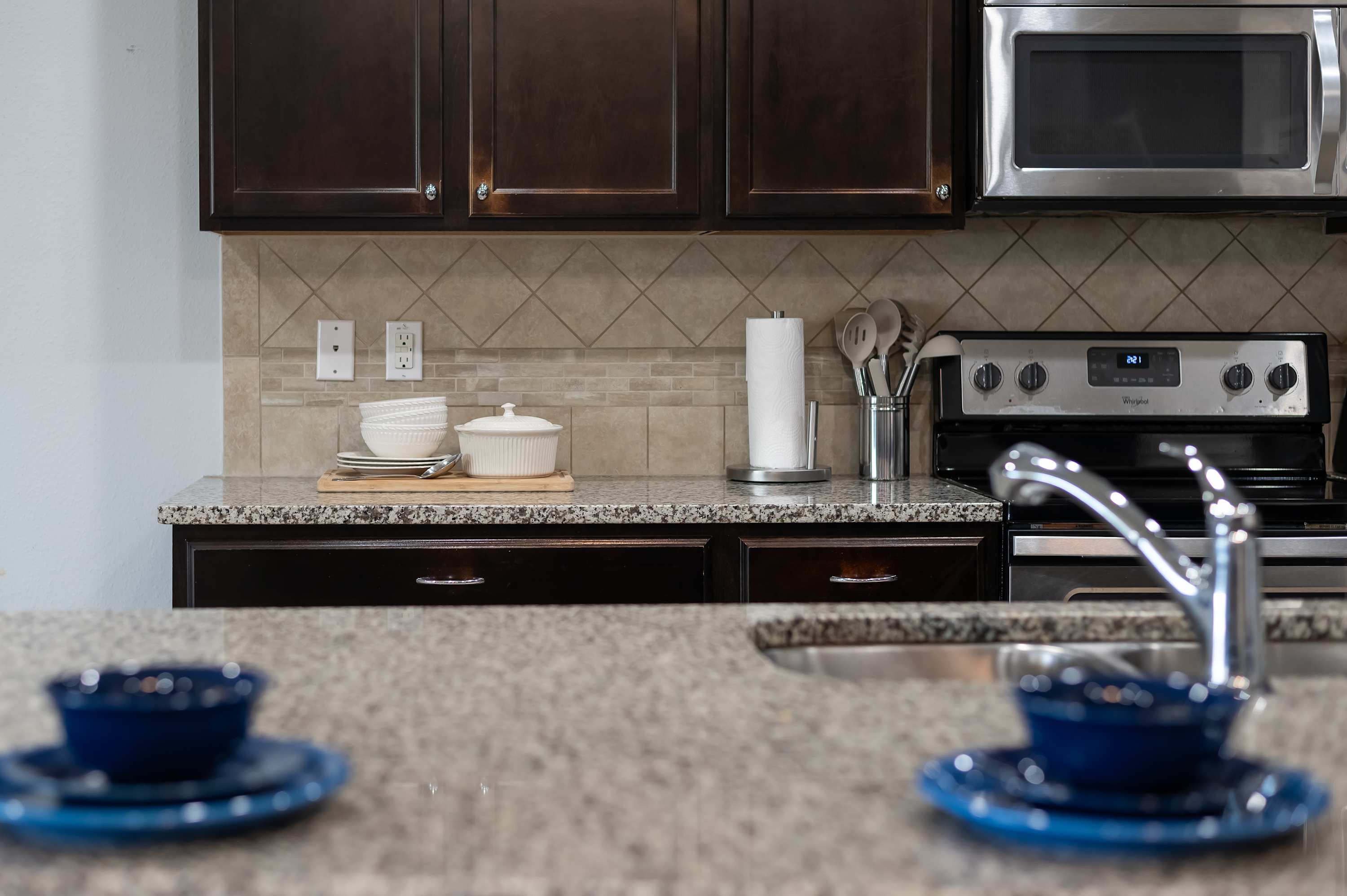 Compact wet bar area w/ microwave & counter space — great for snacks & late-night drinks.