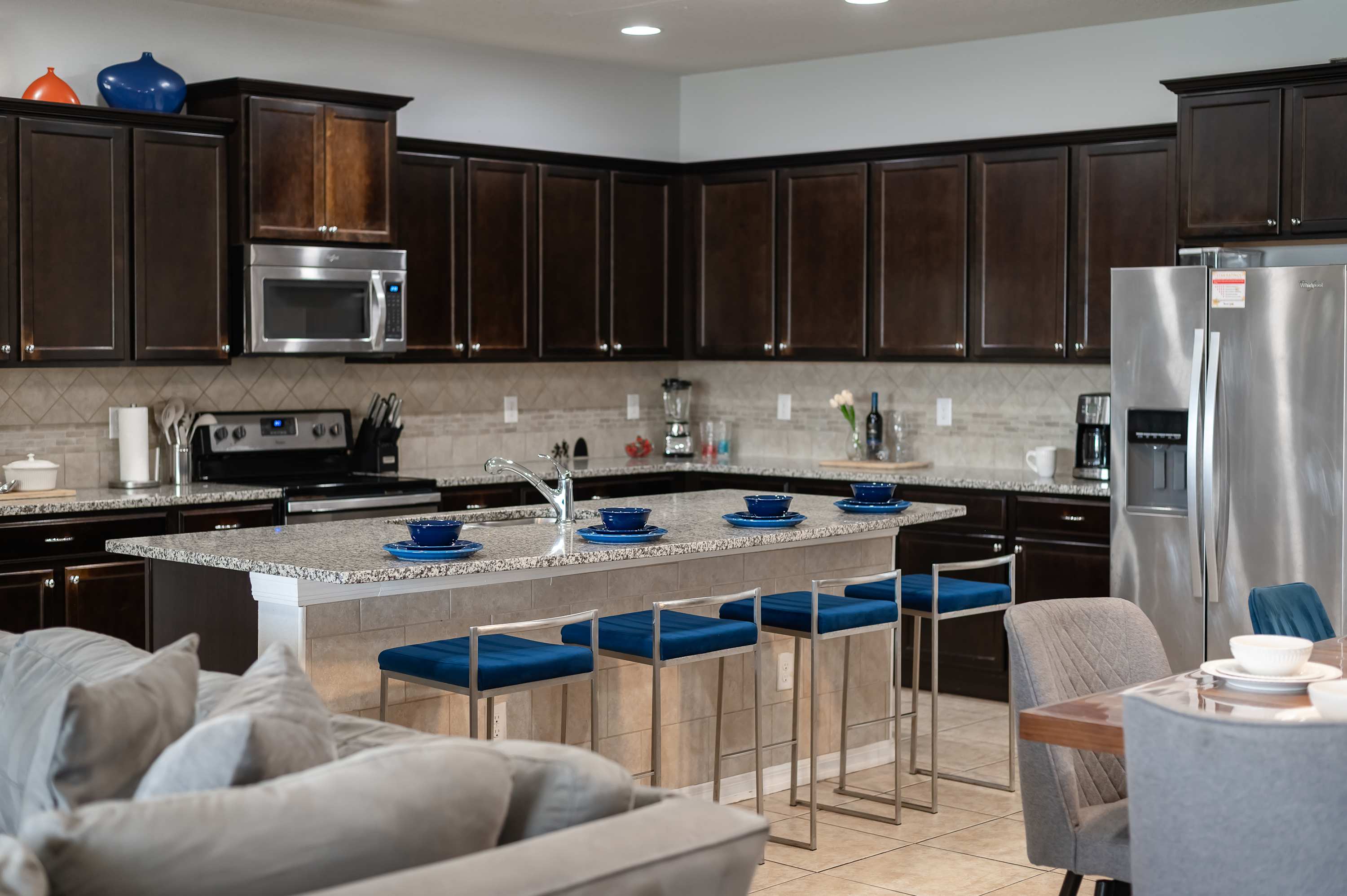 Family retreat near Disney & Universal w/ pool