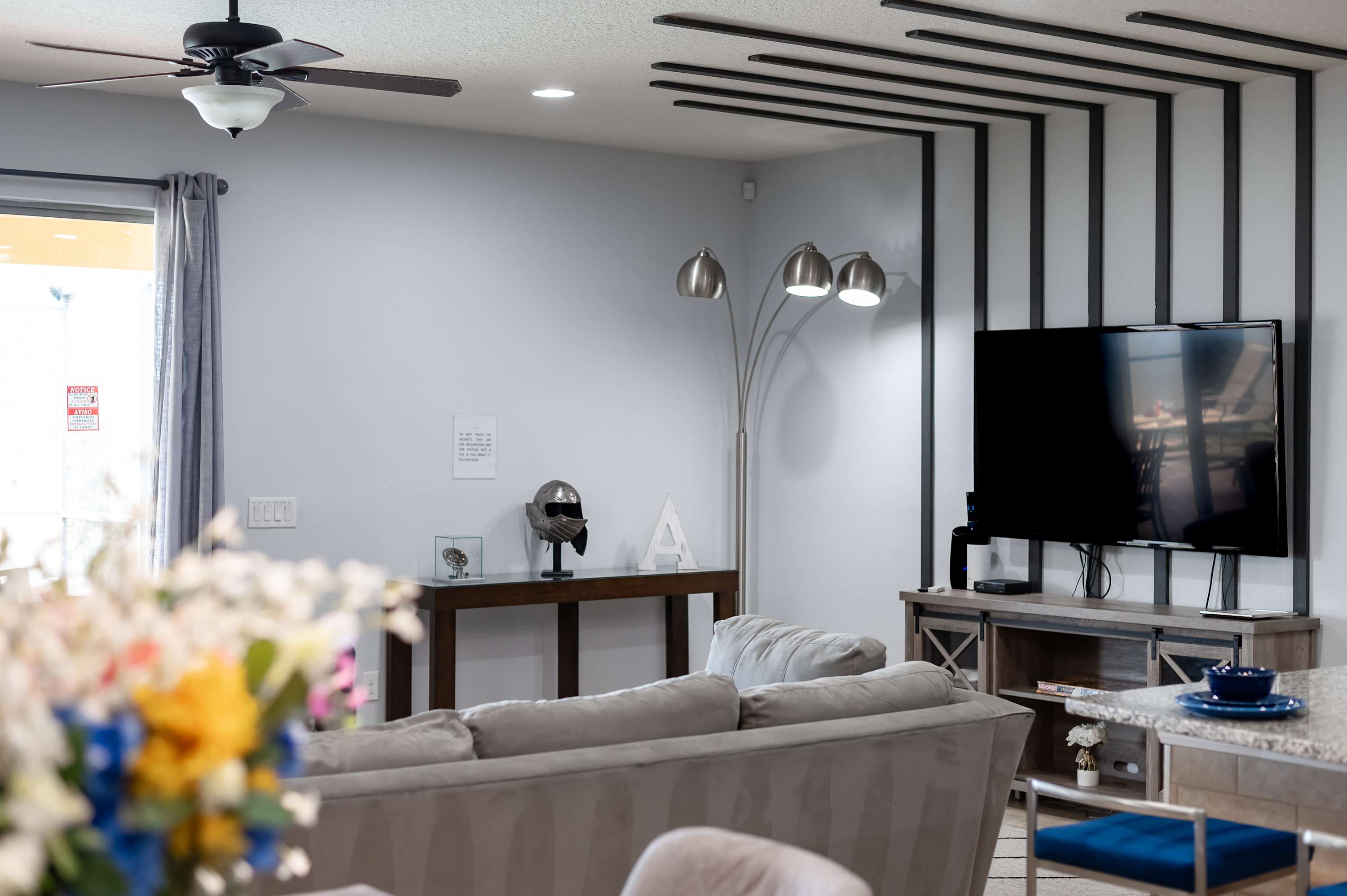 Family retreat near Disney & Universal w/ pool