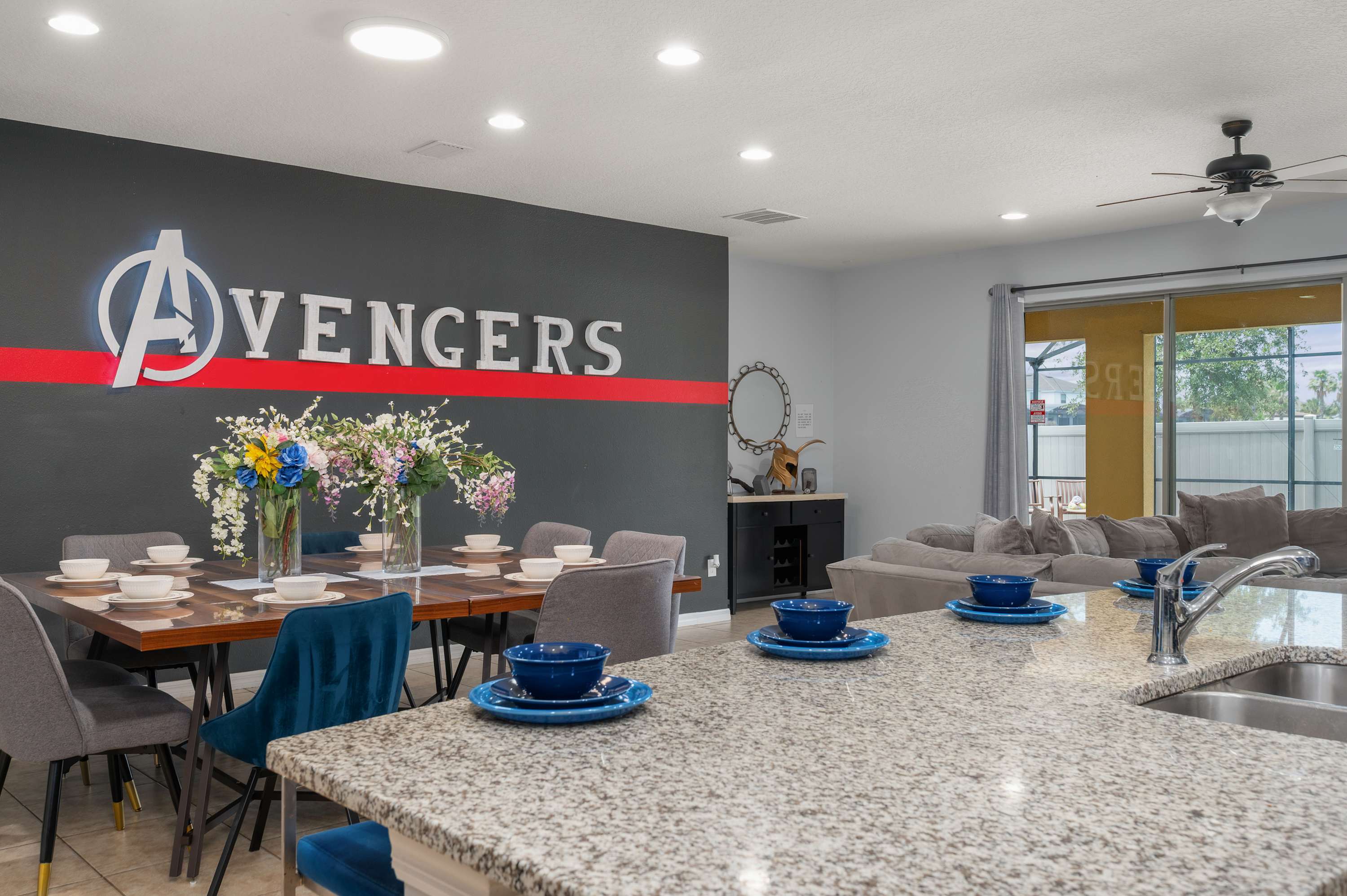 Family retreat near Disney & Universal w/ pool