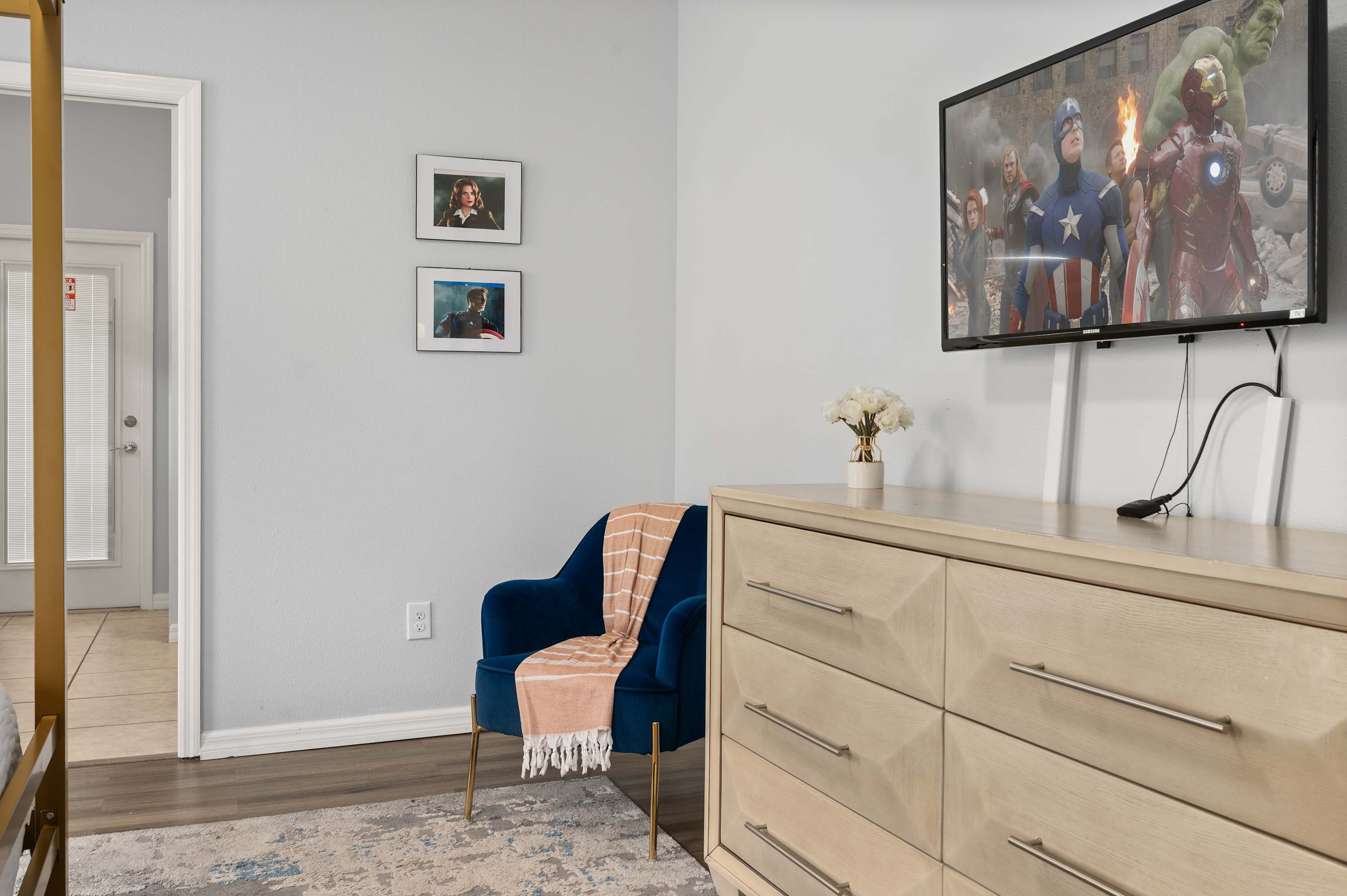 Family retreat near Disney & Universal w/ pool