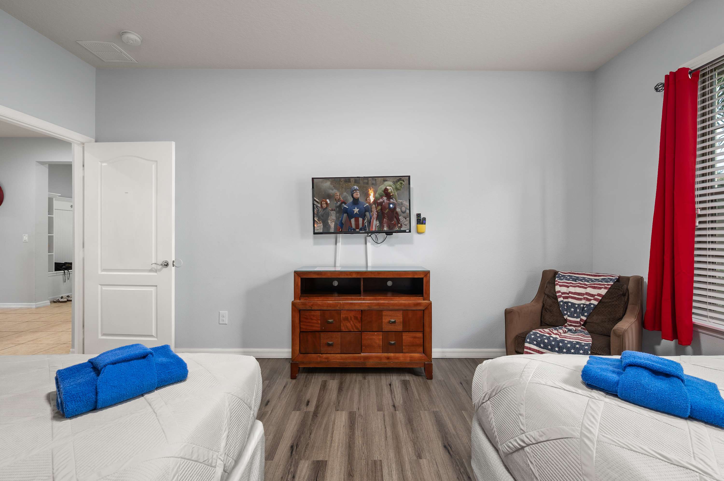 Family retreat near Disney & Universal w/ pool