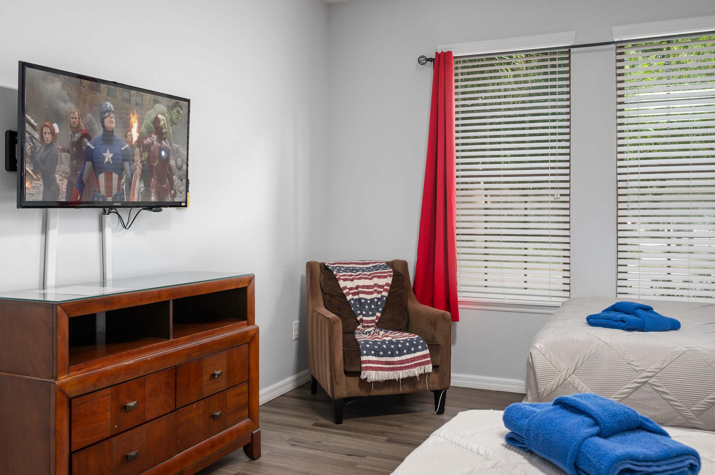 Family retreat near Disney & Universal w/ pool