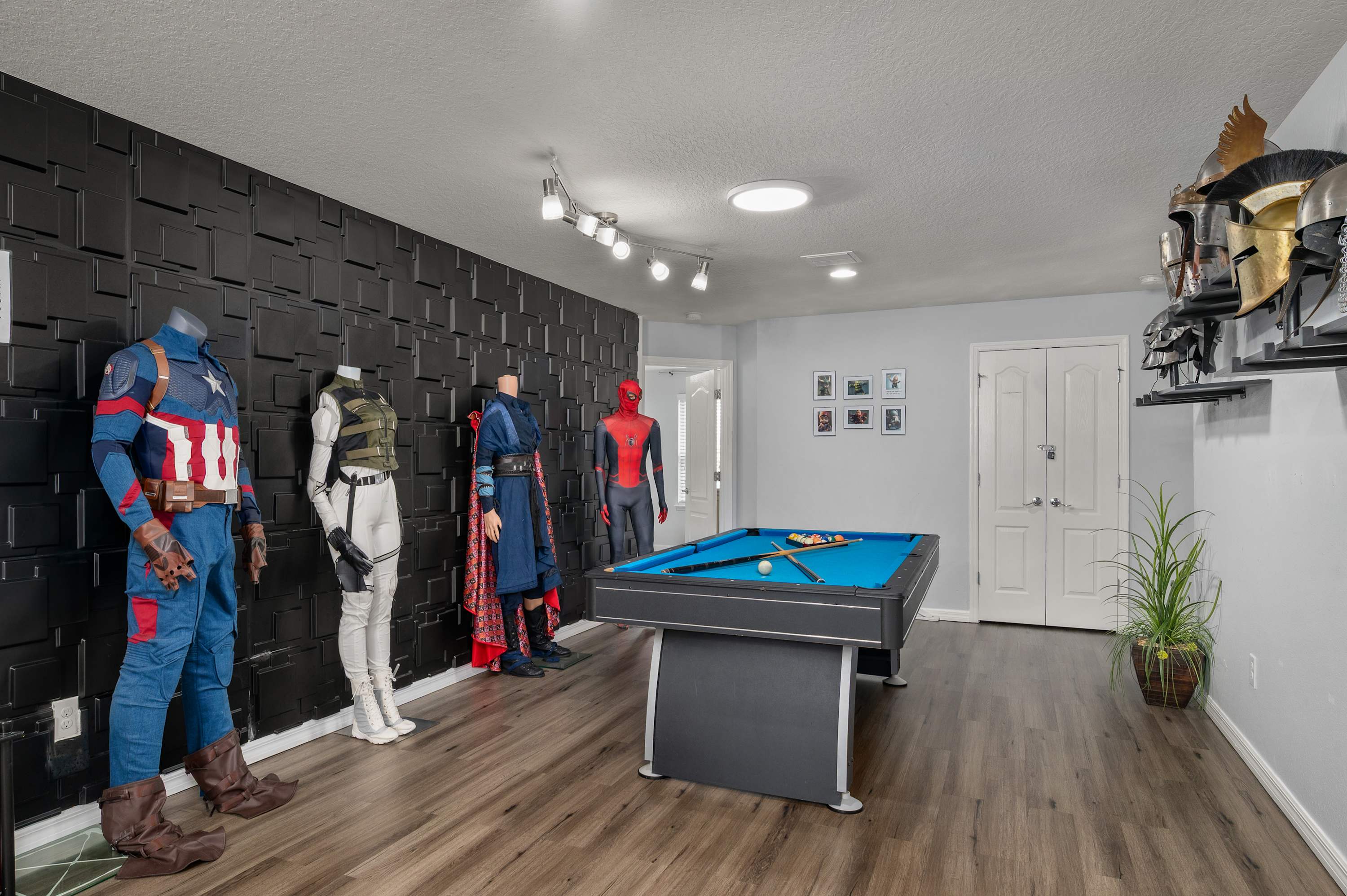 Family retreat near Disney & Universal w/ pool