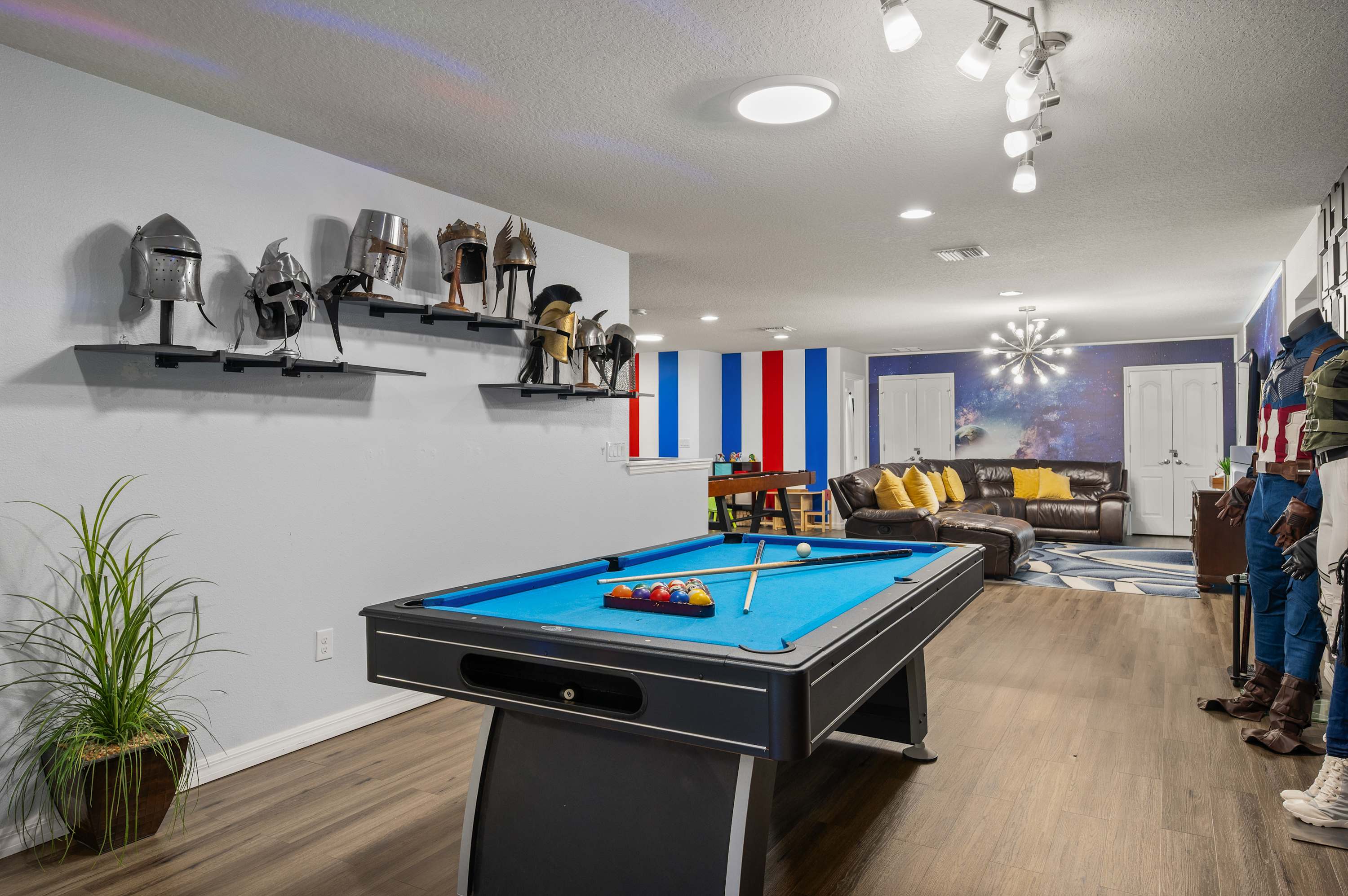 Family retreat near Disney & Universal w/ pool