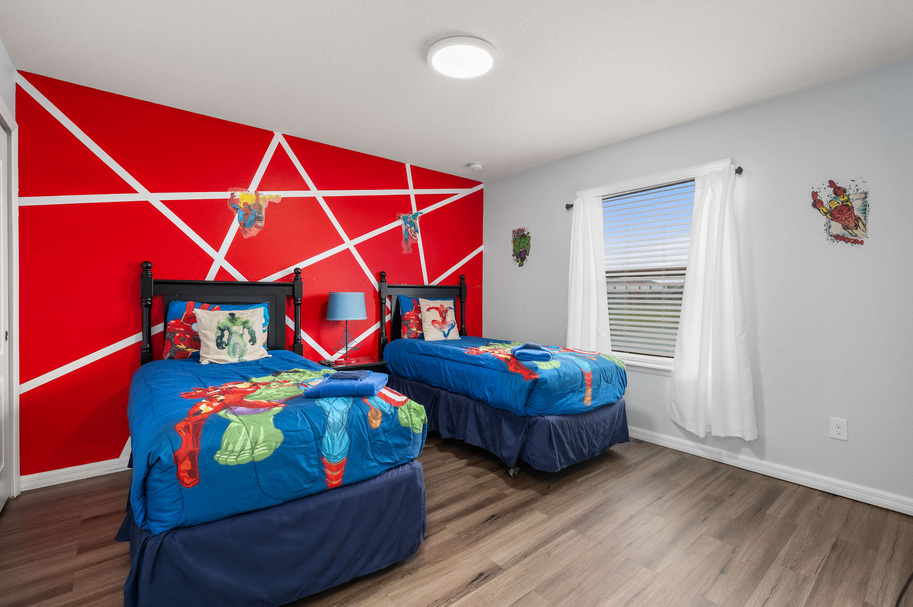 Family retreat near Disney & Universal w/ pool