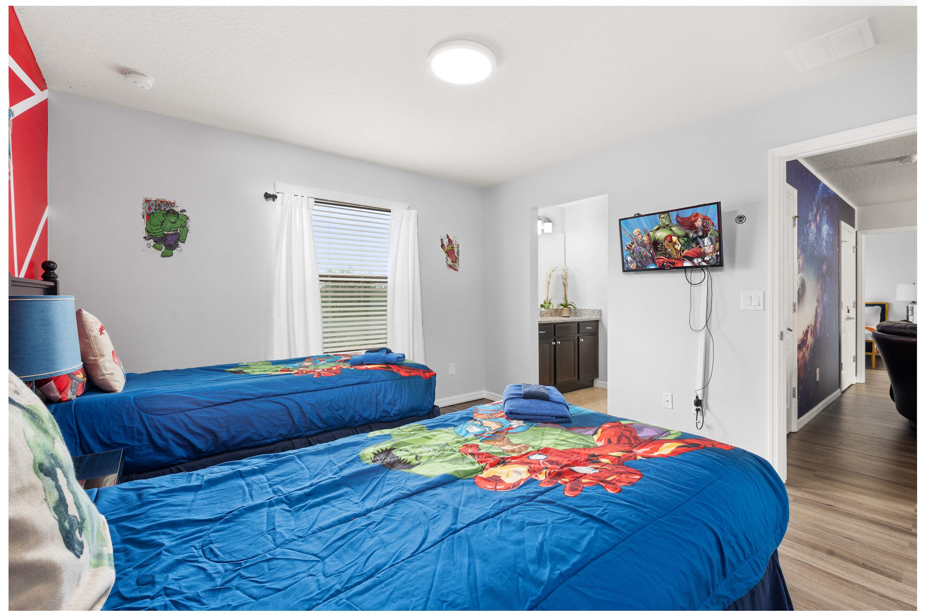 Family retreat near Disney & Universal w/ pool