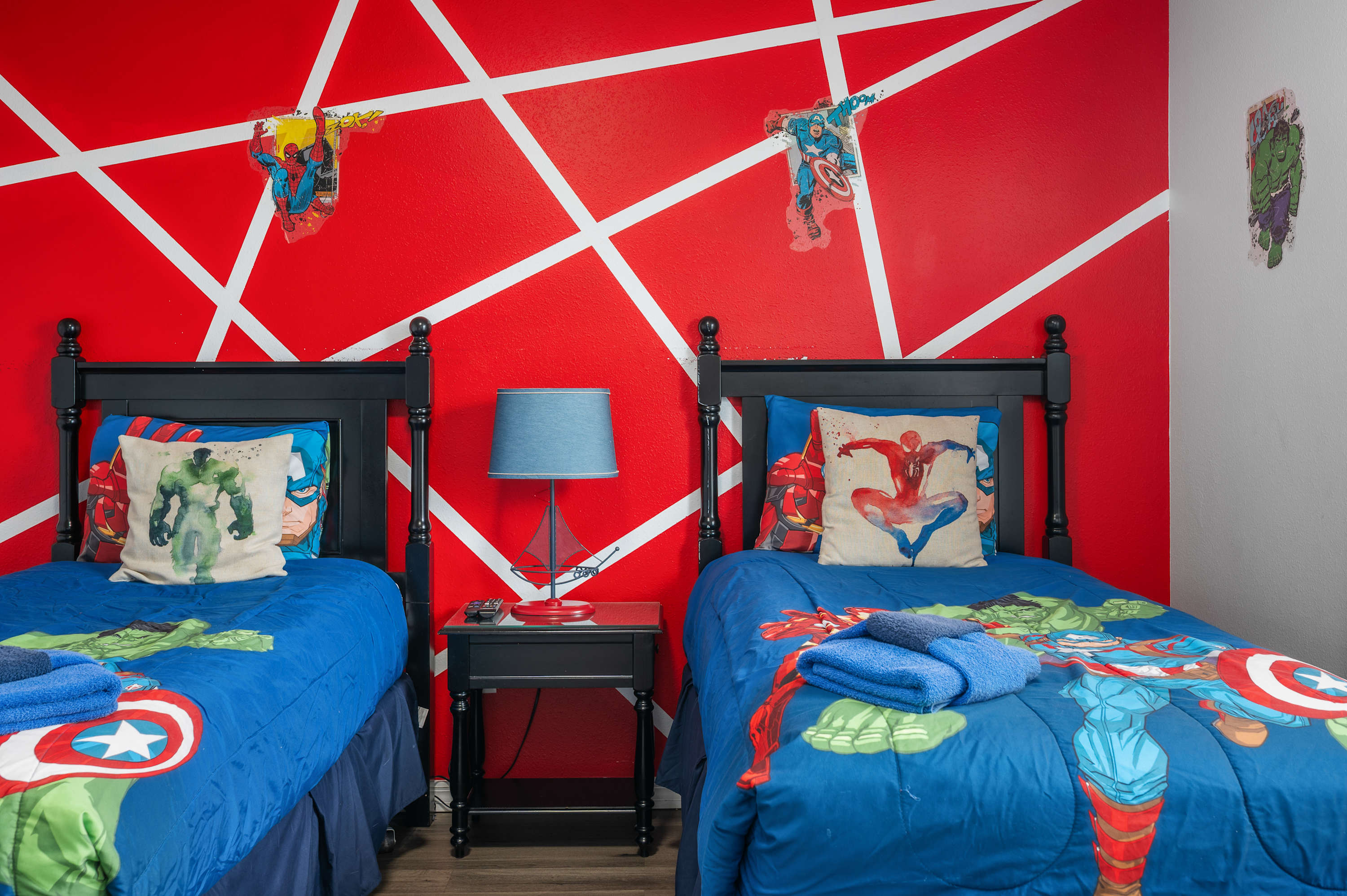 Family retreat near Disney & Universal w/ pool