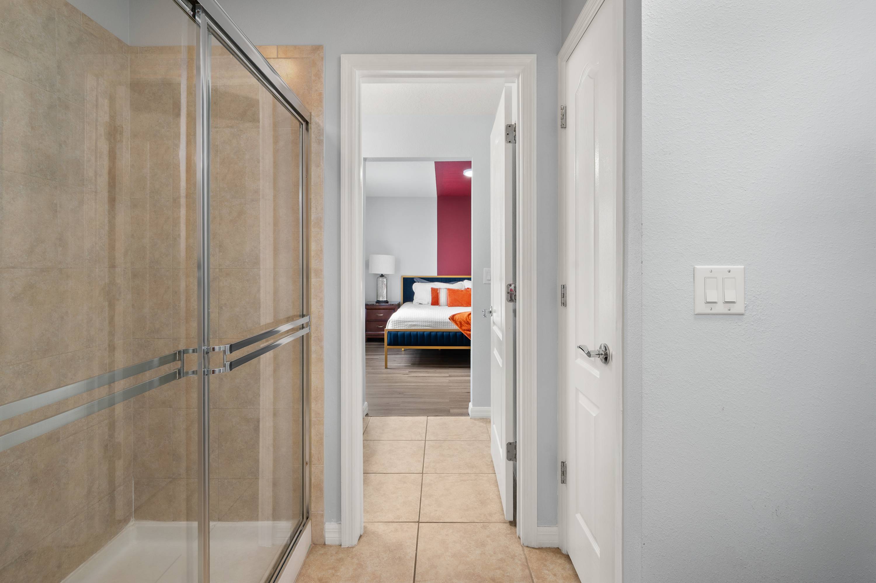 Family retreat near Disney & Universal w/ pool