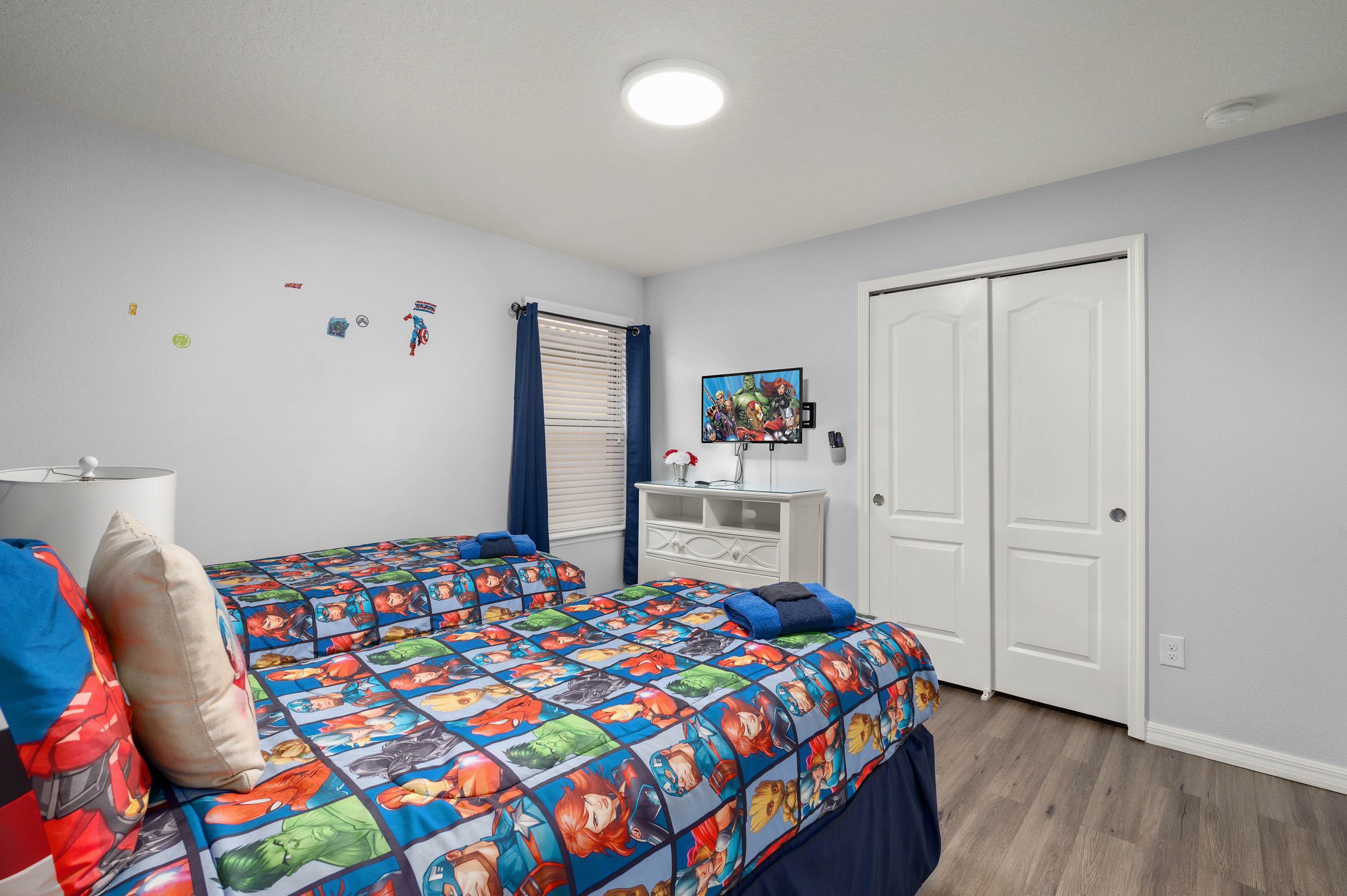 Family retreat near Disney & Universal w/ pool
