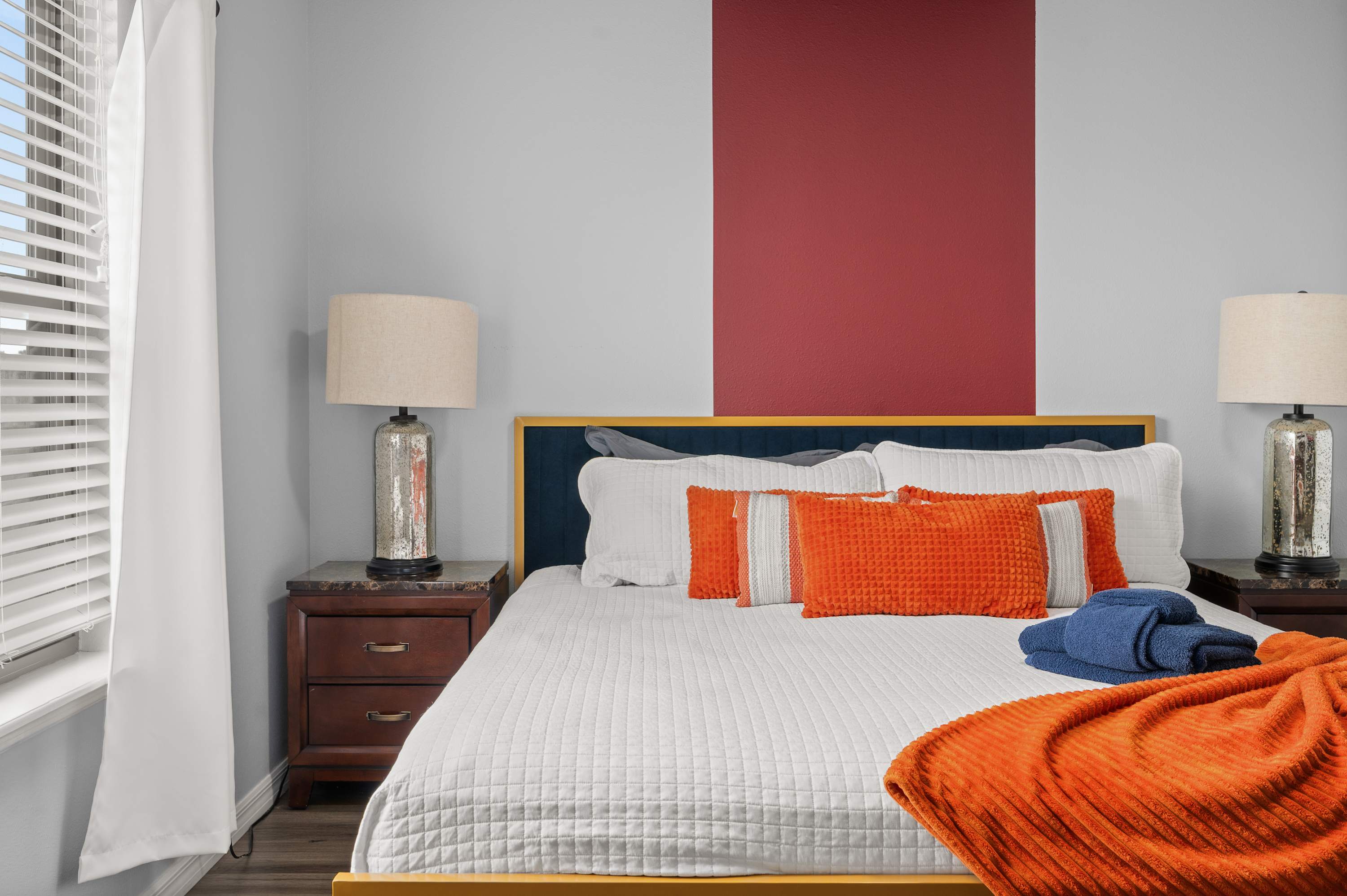 Family retreat near Disney & Universal w/ pool