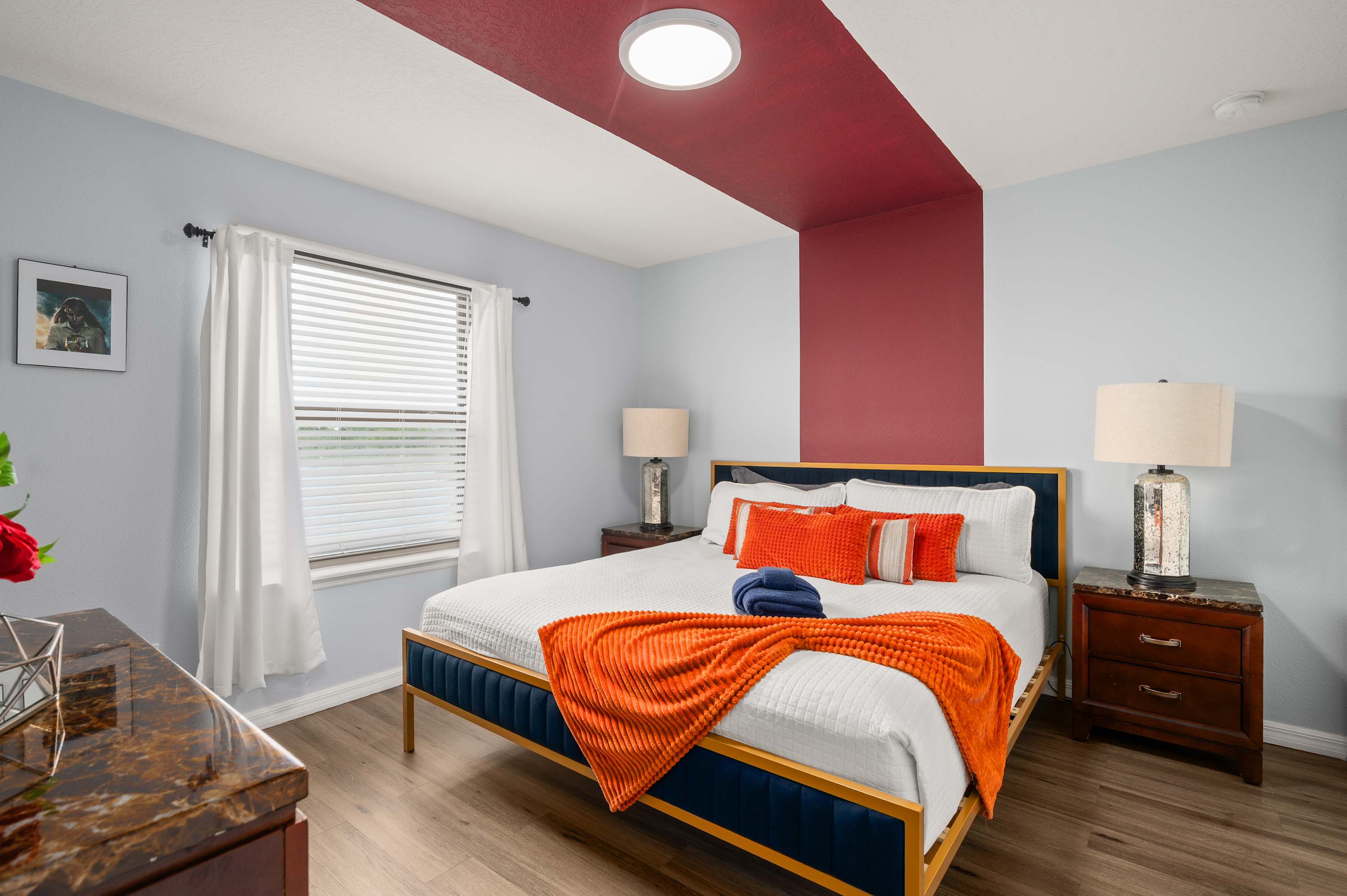 Family retreat near Disney & Universal w/ pool