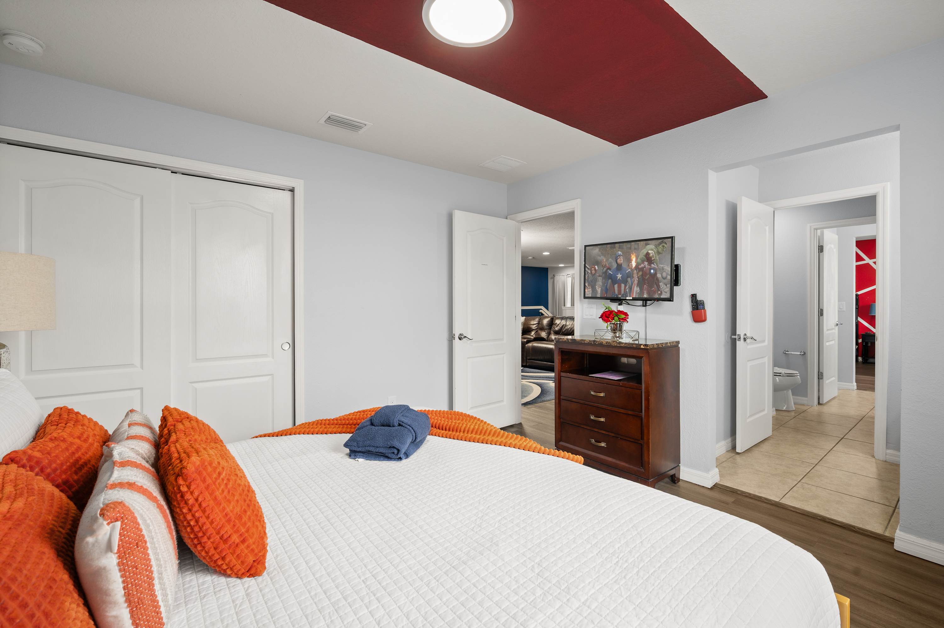 Family retreat near Disney & Universal w/ pool