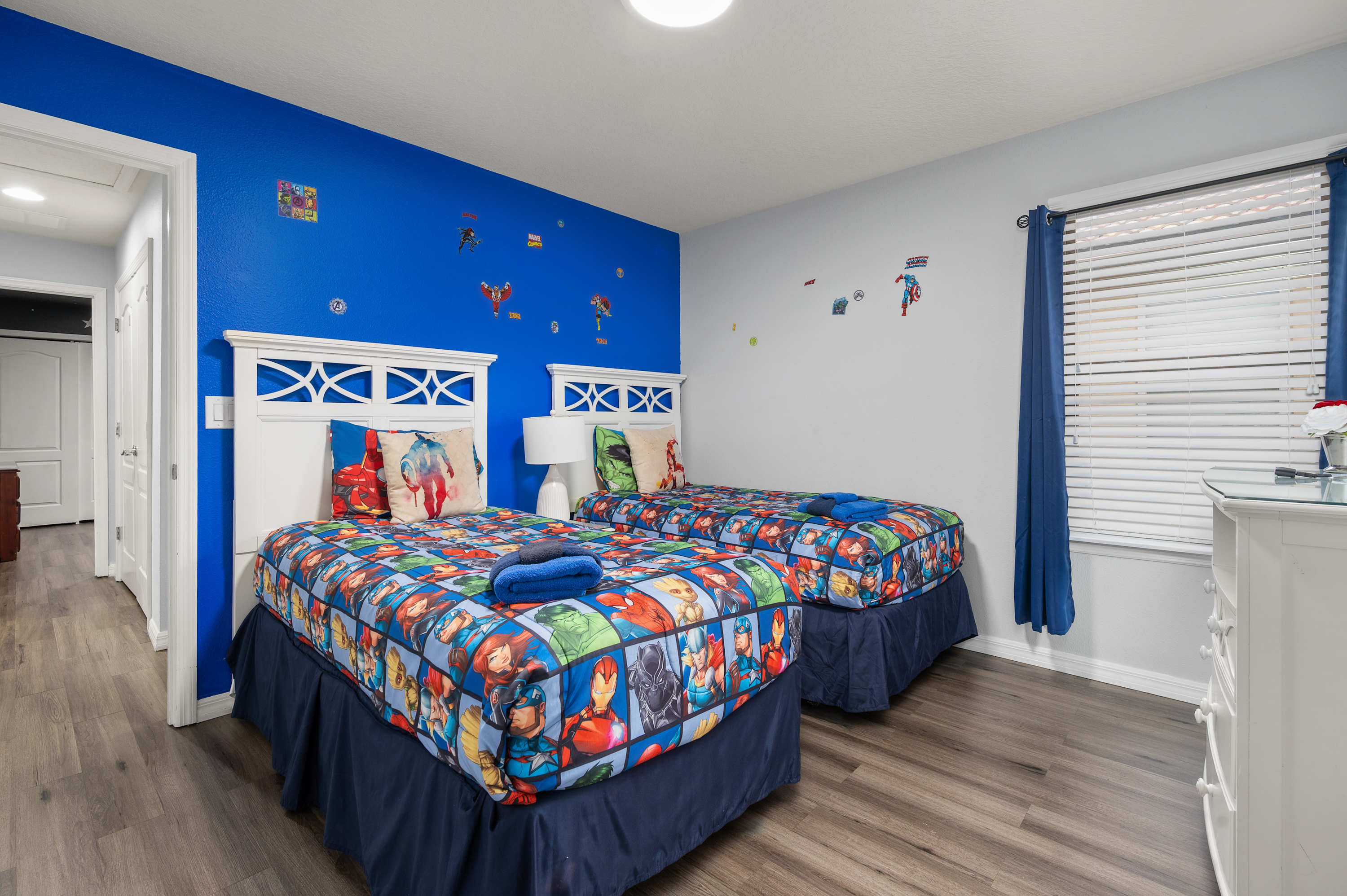 Family retreat near Disney & Universal w/ pool
