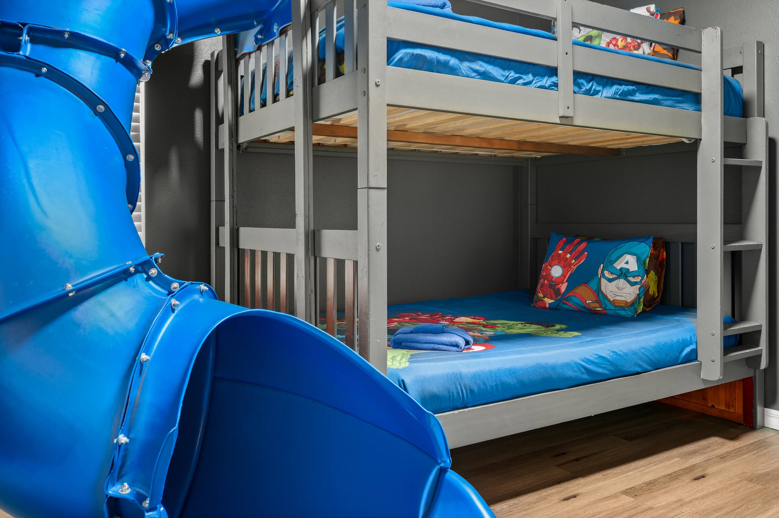 Family retreat near Disney & Universal w/ pool